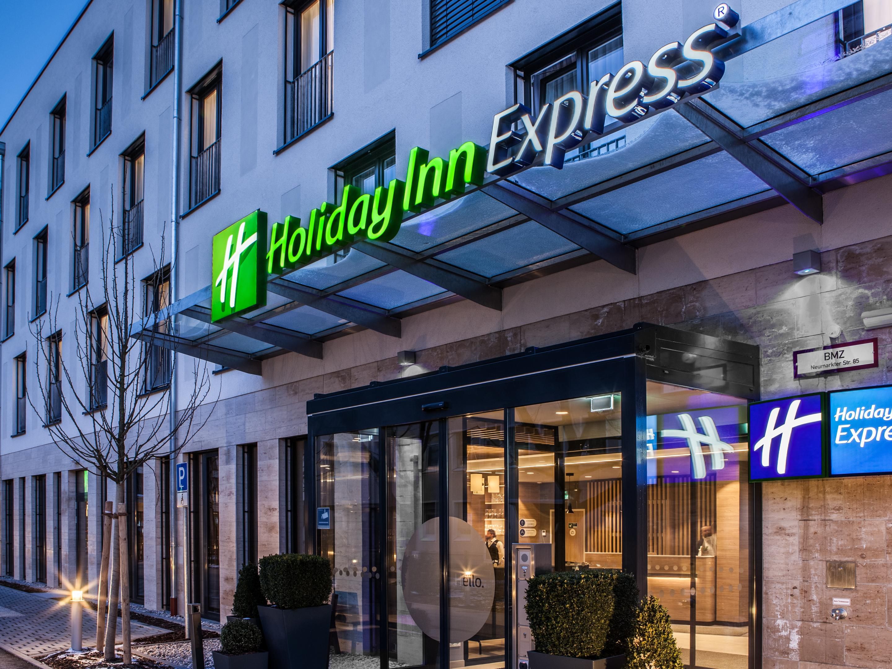 Our conveniently located hotel, Holiday Inn Express® Munich - City East, is just 5km from the centre and the old town. Business in the city? Utilise our world-class meeting rooms and private boardroom with rooftop terrace. Events at Messe München are easily accessible. 