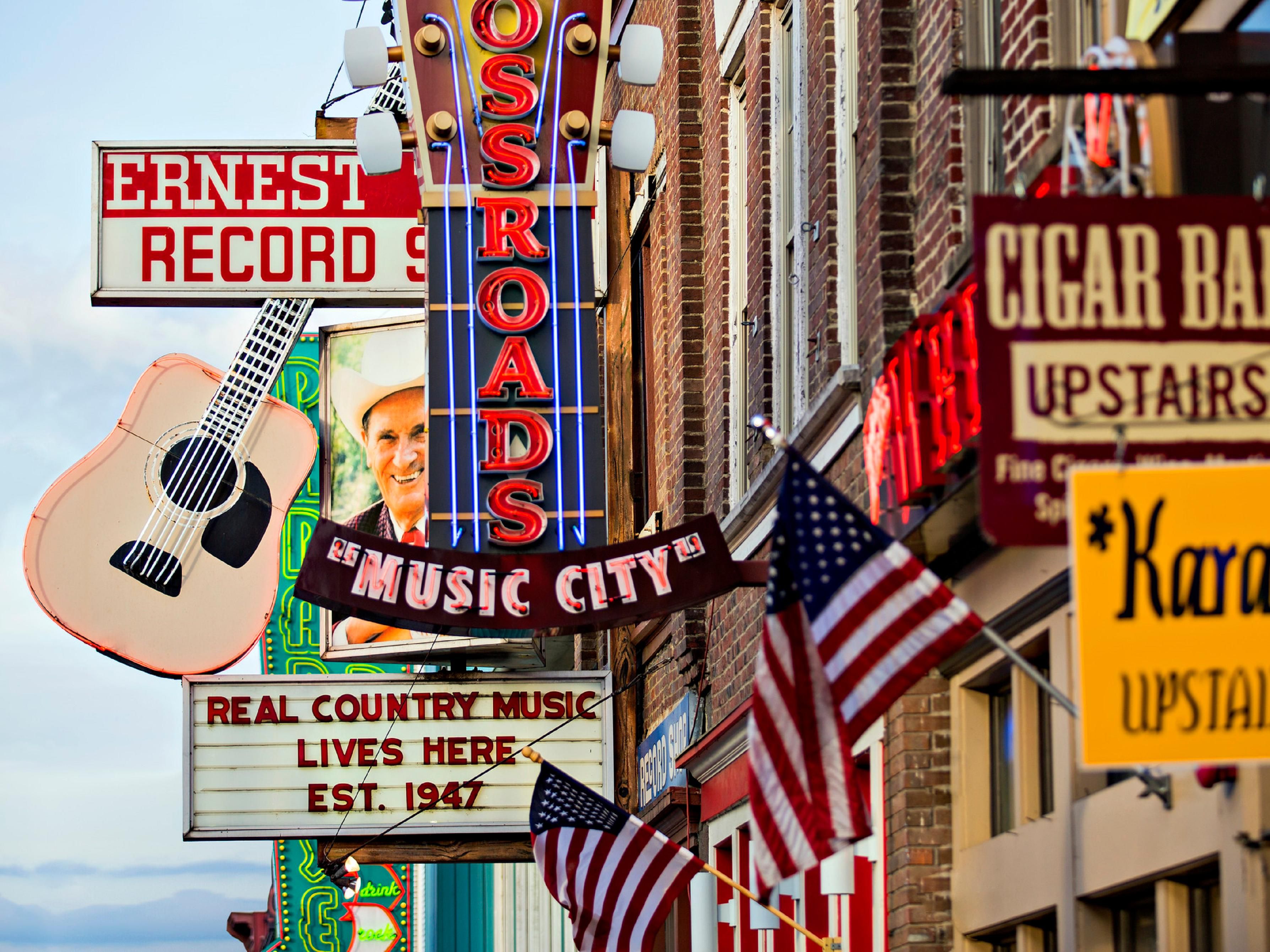 In the heart of downtown Nashville, our Broadway hotel is your gateway to top attractions and live entertainment within walking distance. Walk to Honky Tonk Highway, explore Music Row, and attend games or events at Nissan Stadium, Bridgestone Arena, and the iconic Ryman Auditorium. We provide easy access to the city's best.