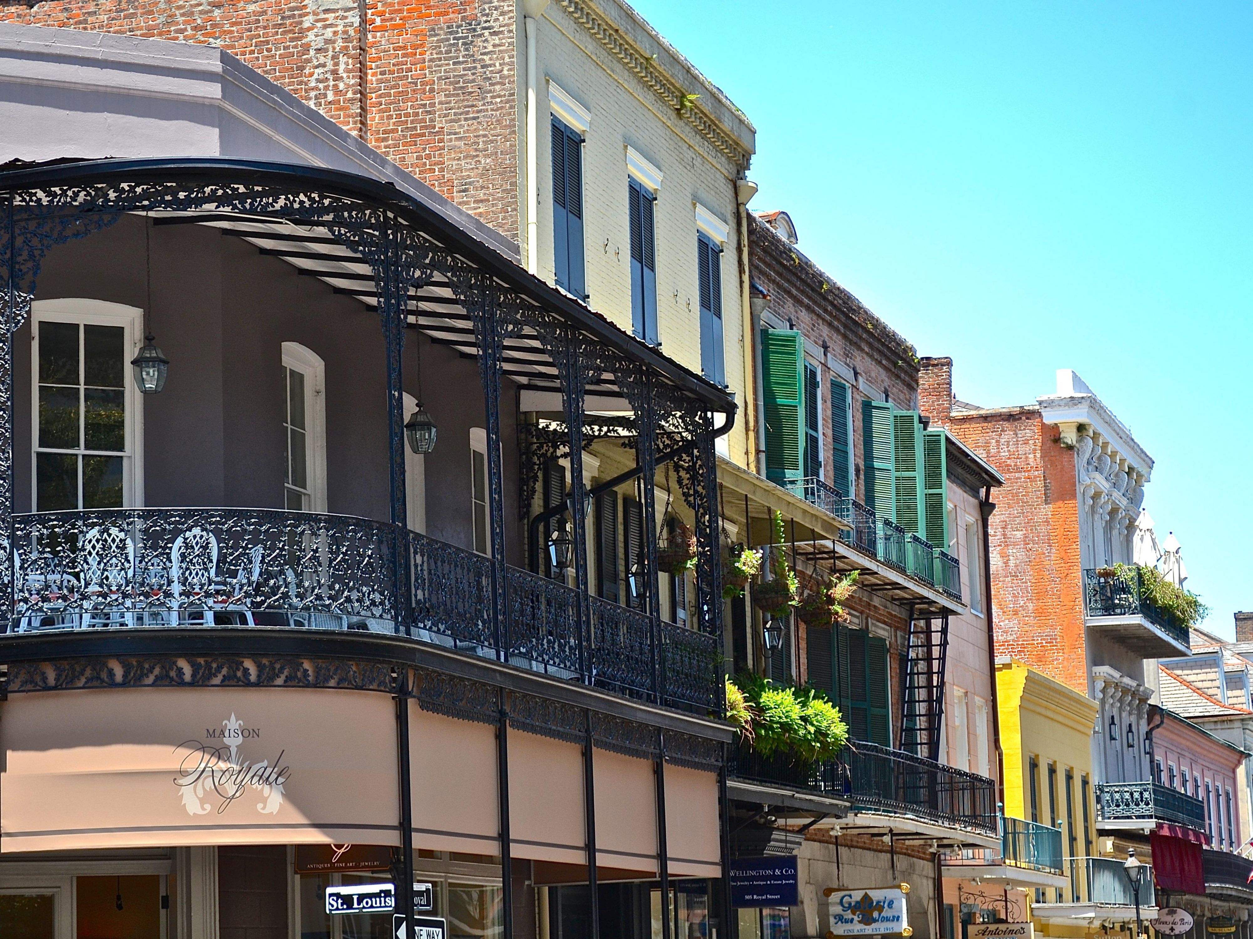 Stroll just minutes to the iconic French Quarter, home to world-famous music, dining, and architecture. Experience Bourbon Street, Jackson Square, and the unique charm of New Orleans.