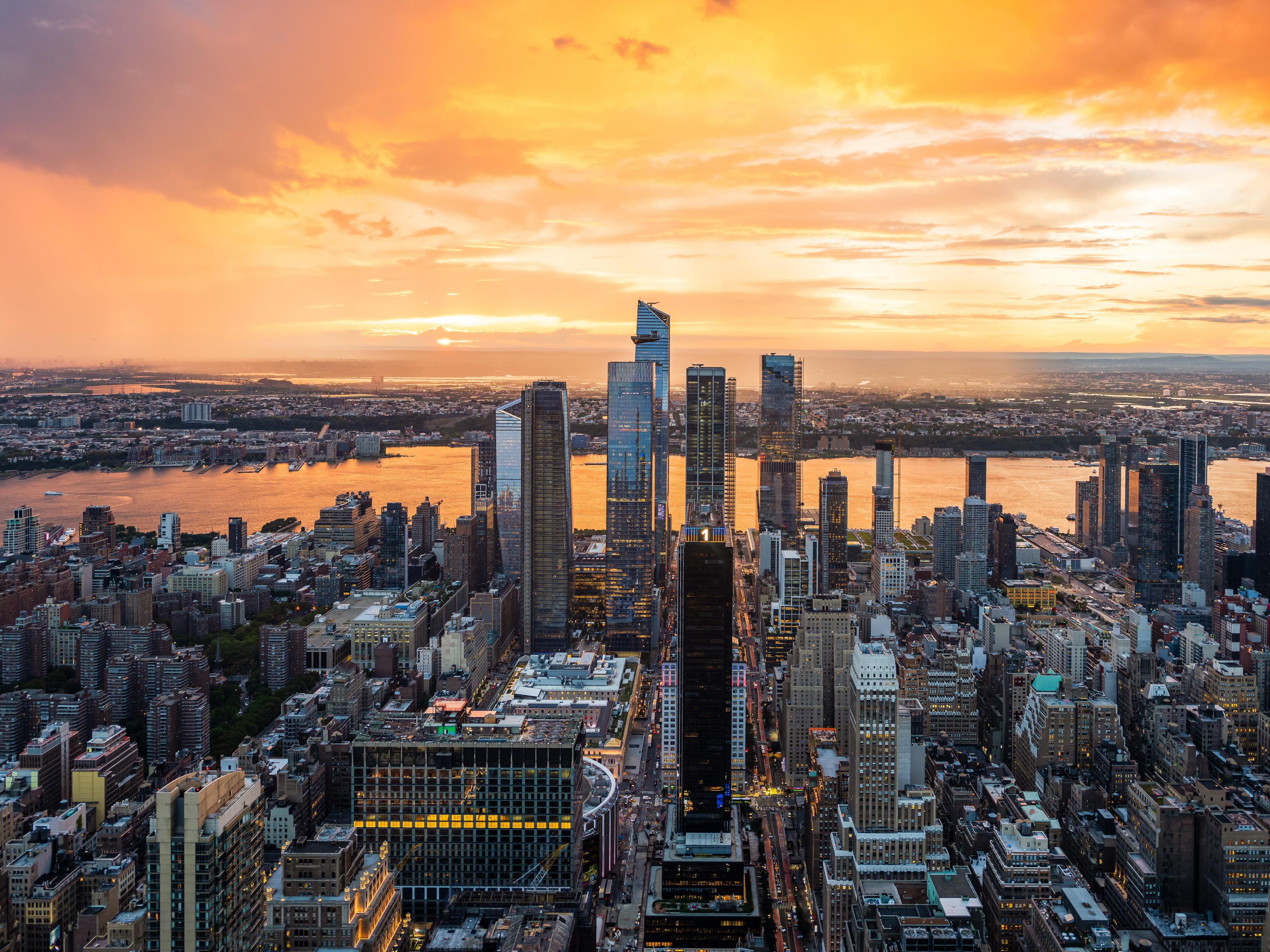 Explore the trendy Tribeca-SoHo-Greenwich neighborhoods, each known to have a distinct flair and culture of its own with an array of retail and boutique shops, bars, lounges and restaurants, museums and galleries, and a lively yet refined social scene that locals cherish.