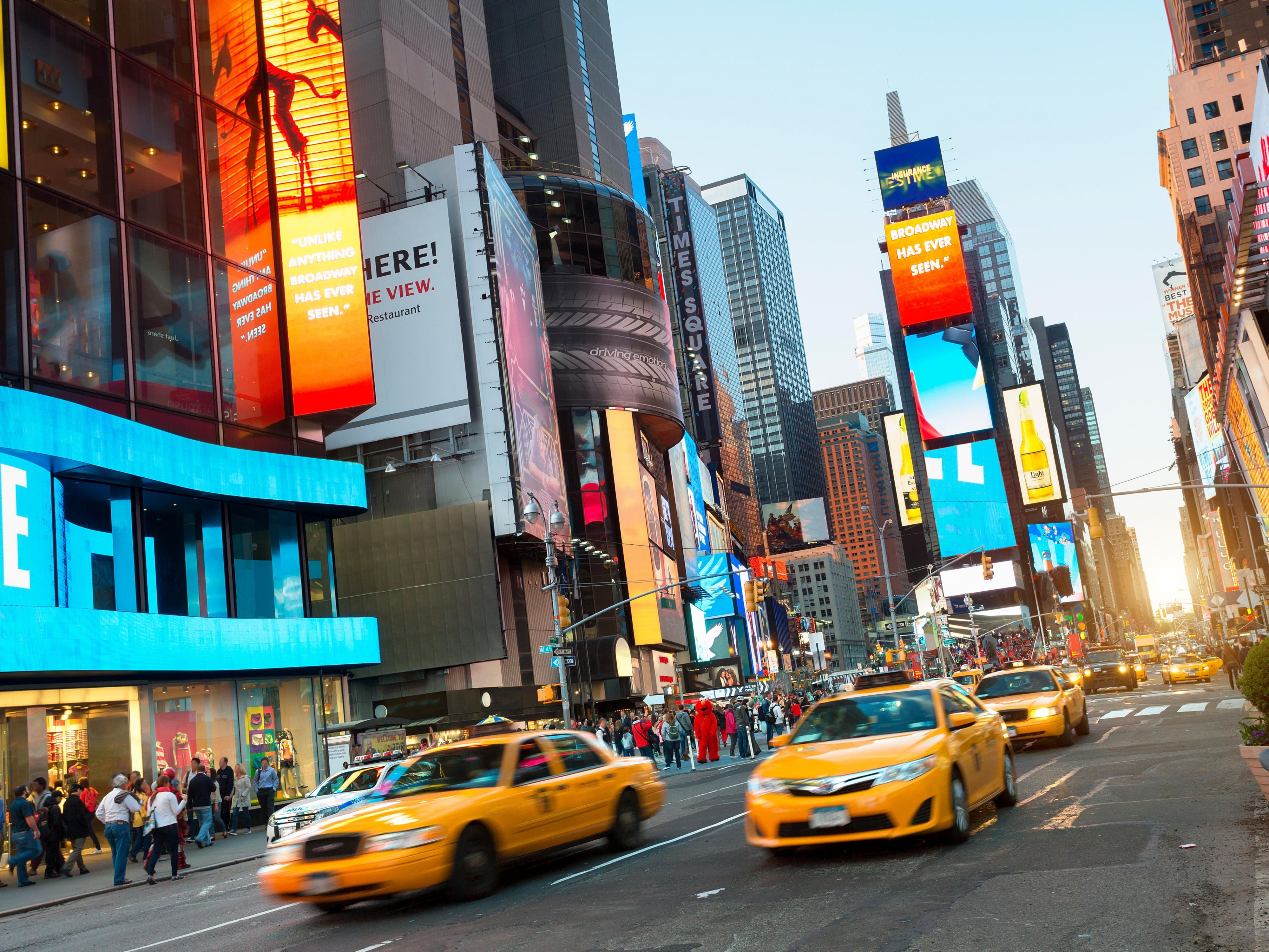 Our Holiday Inn Express hotel in Midtown is surrounded by popular local attractions including Times Square, Bryant Park, Hudson Yard, Central Park, Madison Square Gardens, Broadway and so many New York landmarks and attractions.