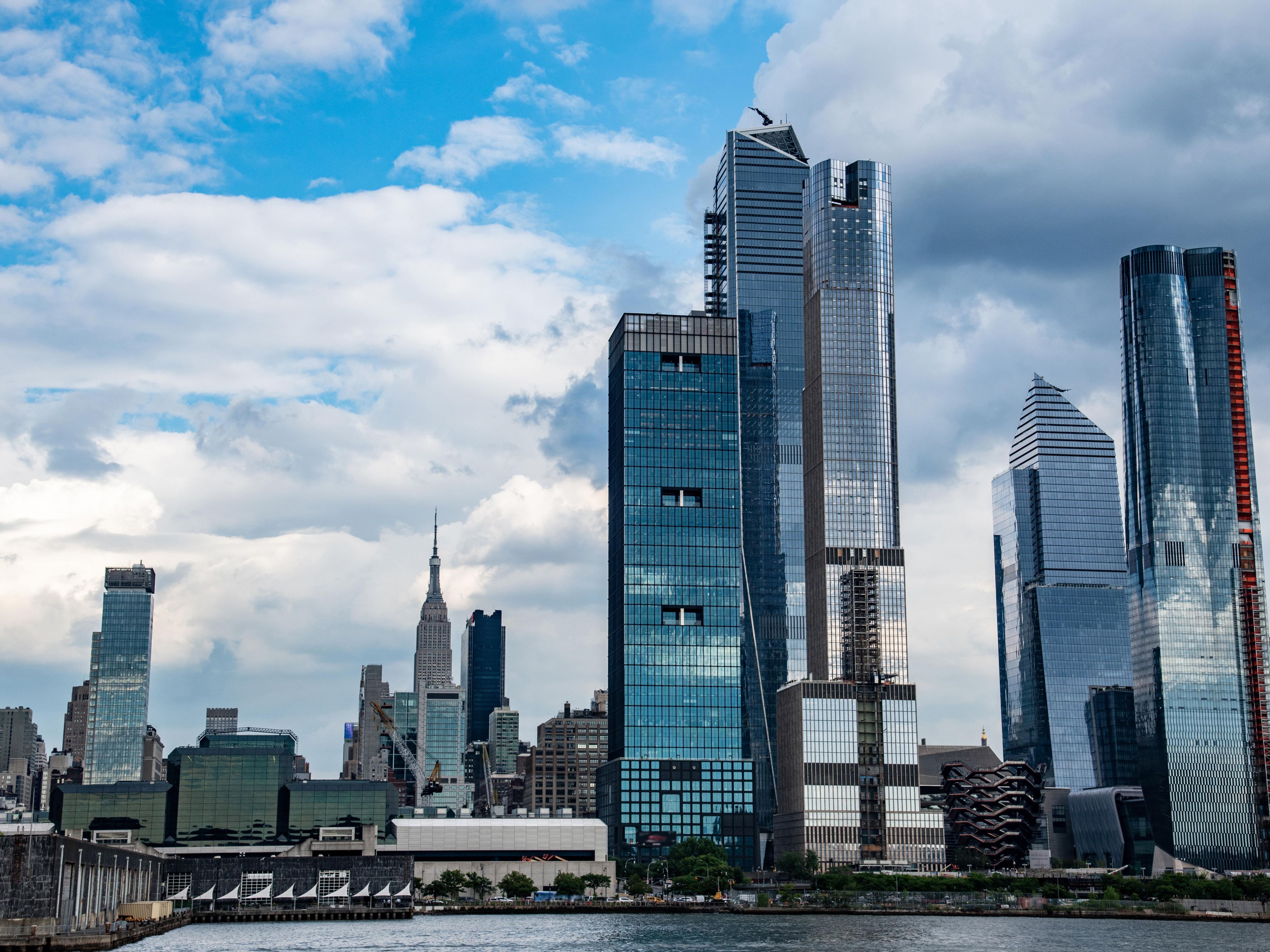 Our newly renovated hotel and prime location make us the perfect choice for corporate groups, leisure and business travelers. Enjoy easy access to top attractions in NYC, short commutes to major meeting venues like Jacob Javits, Metropolitan Pavilion, major business and corporate offices, including Hudson Yards and Penn District.