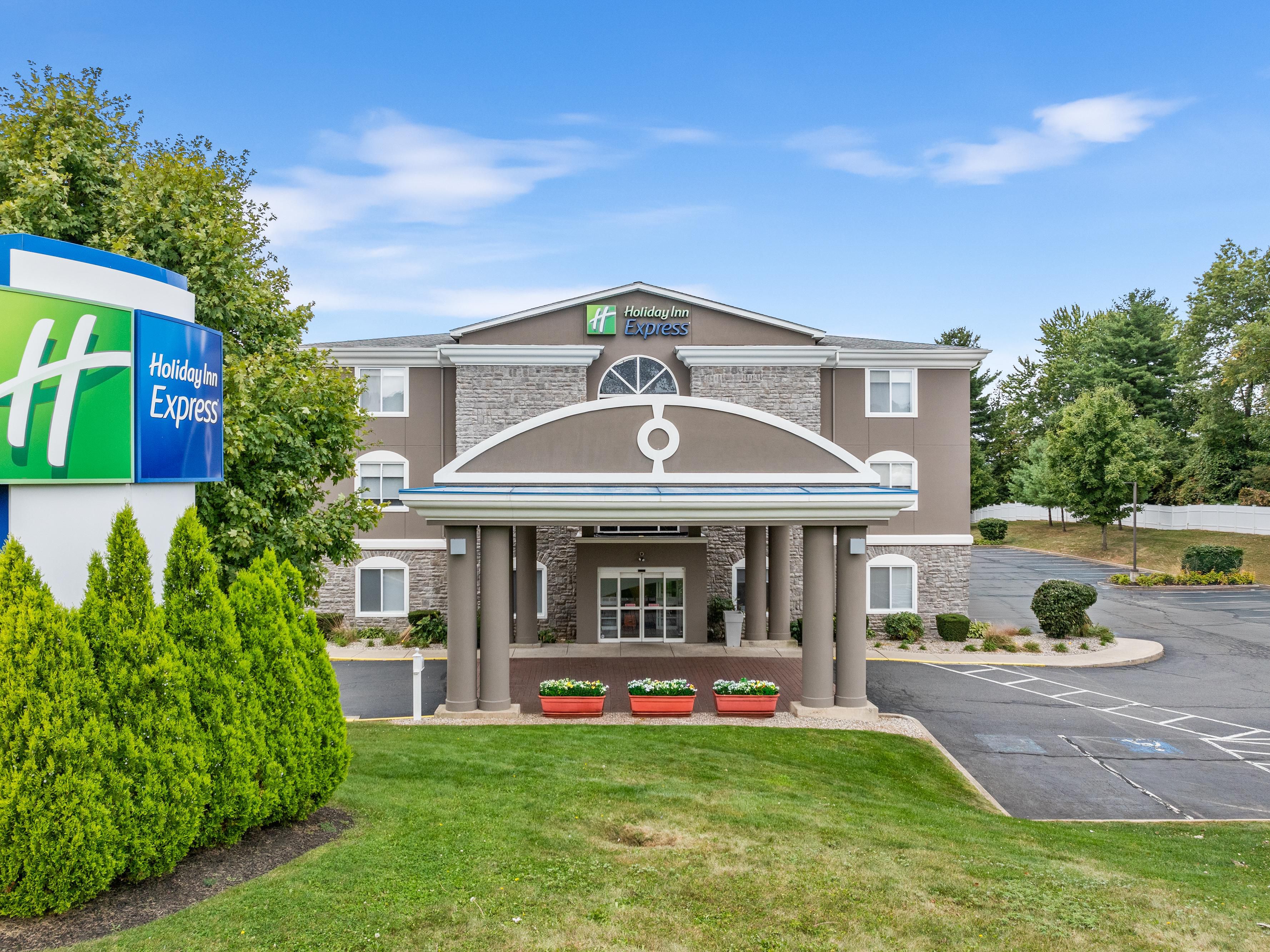 We offer a prime location on the Berlin Turnpike near the heart of the Newington shopping and dining district. We also offer a convenient location to downtown Hartford easy access to I-91, I- 84, and Rt 9. Close to all the college action at Trinity, UConn and CCSU, stay in comfort while you attend events. 