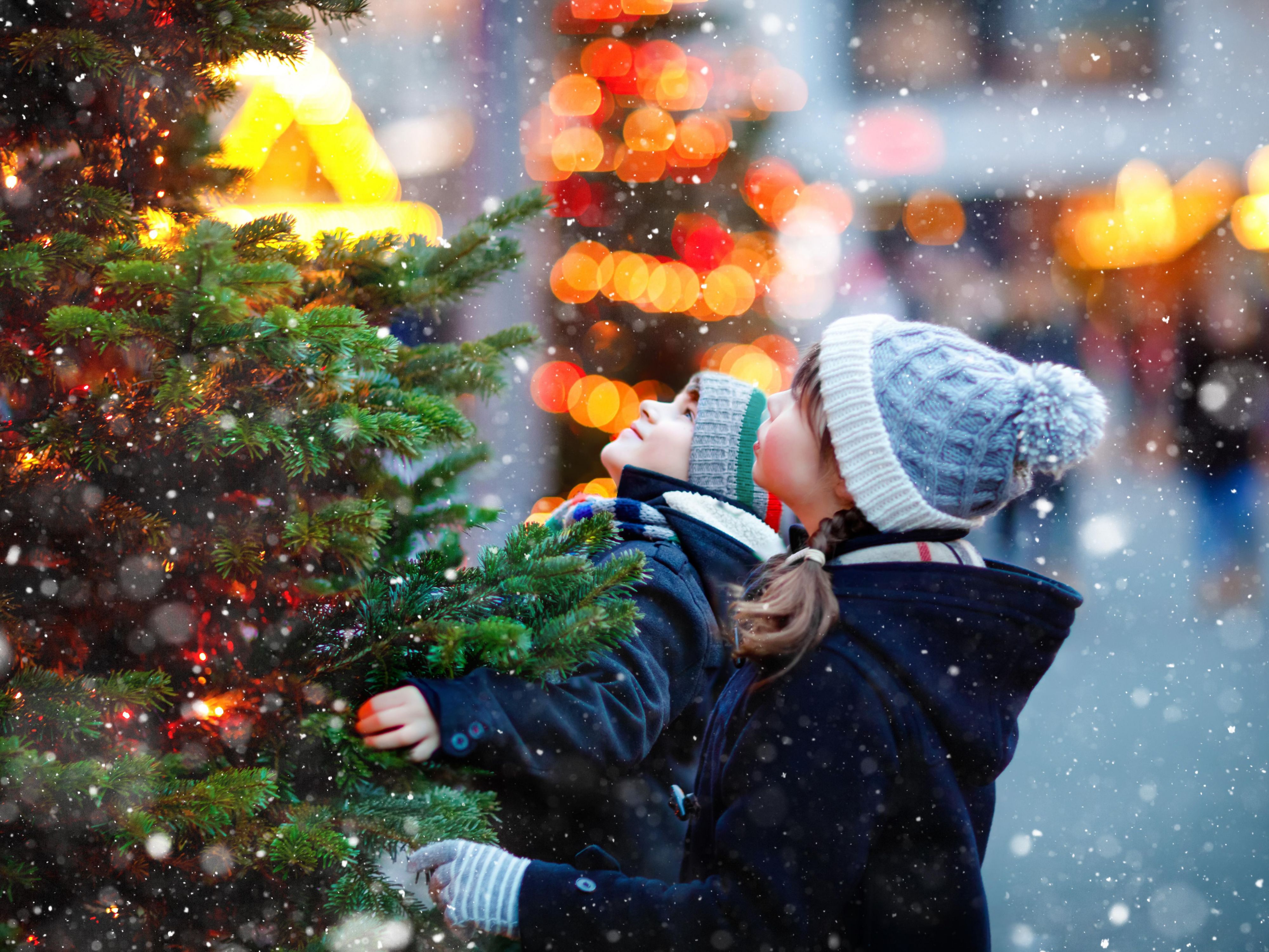 Experience the magic of the season at our hotel in Niagara-on-the-Lake. From A Christmas Carol at the Royal George Theatre (Dec 9–20) to the Santa Claus Parade on Dec 13, there's no shortage of festive fun. Enjoy holiday shopping at the Outlet Collection and the Winter Festival of Lights in Niagara Falls. We can’t wait to be your home base.