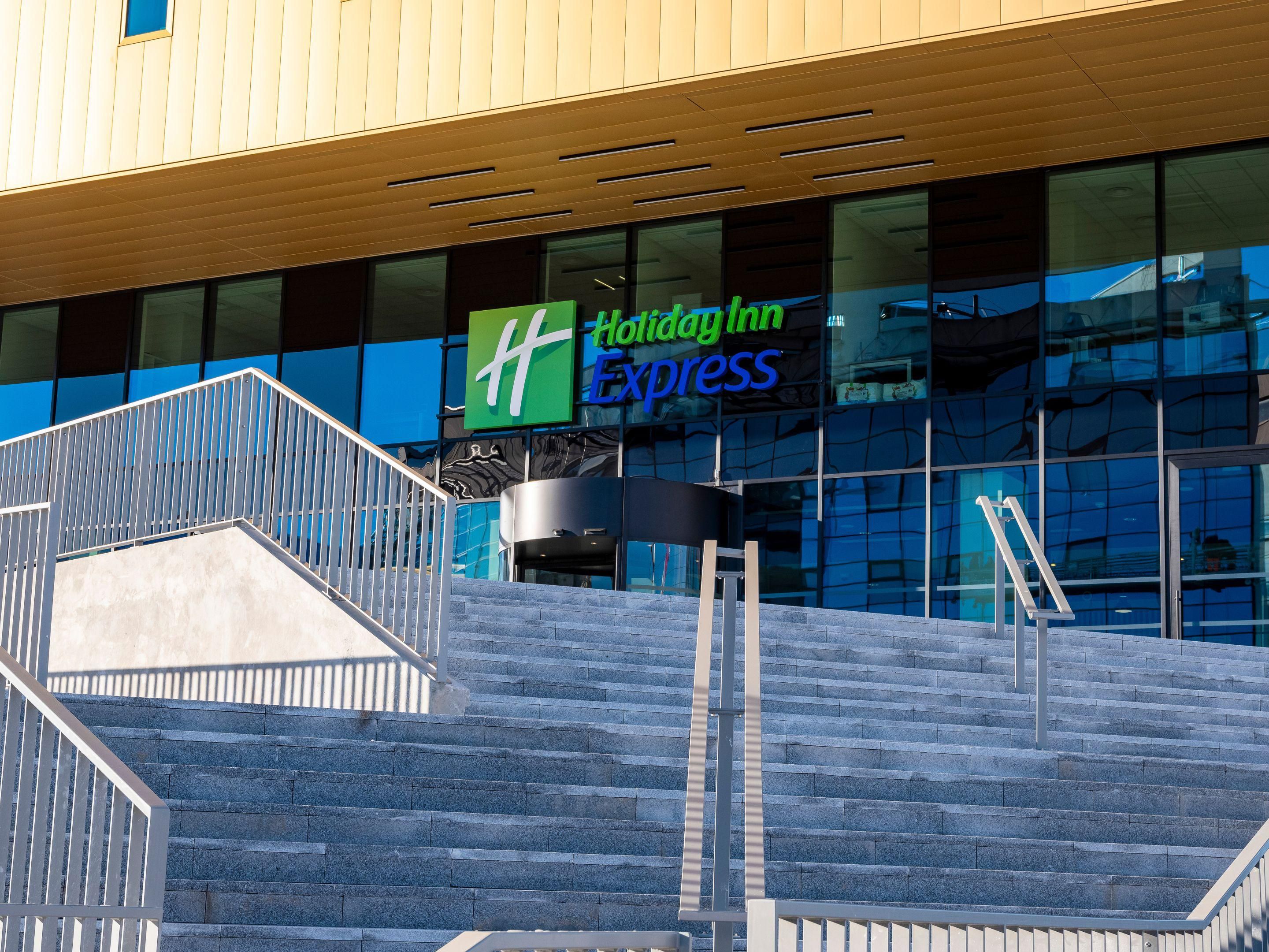 From a snack to a business meal, passing by after work, everything is set up to meet your needs and simplify your stay. A fast-food offer is available at the reception 24/7. Our homemade menu includes soups, pasta, jars, and a variety of desserts. Also, find a selection of pizza and other hot snacks.