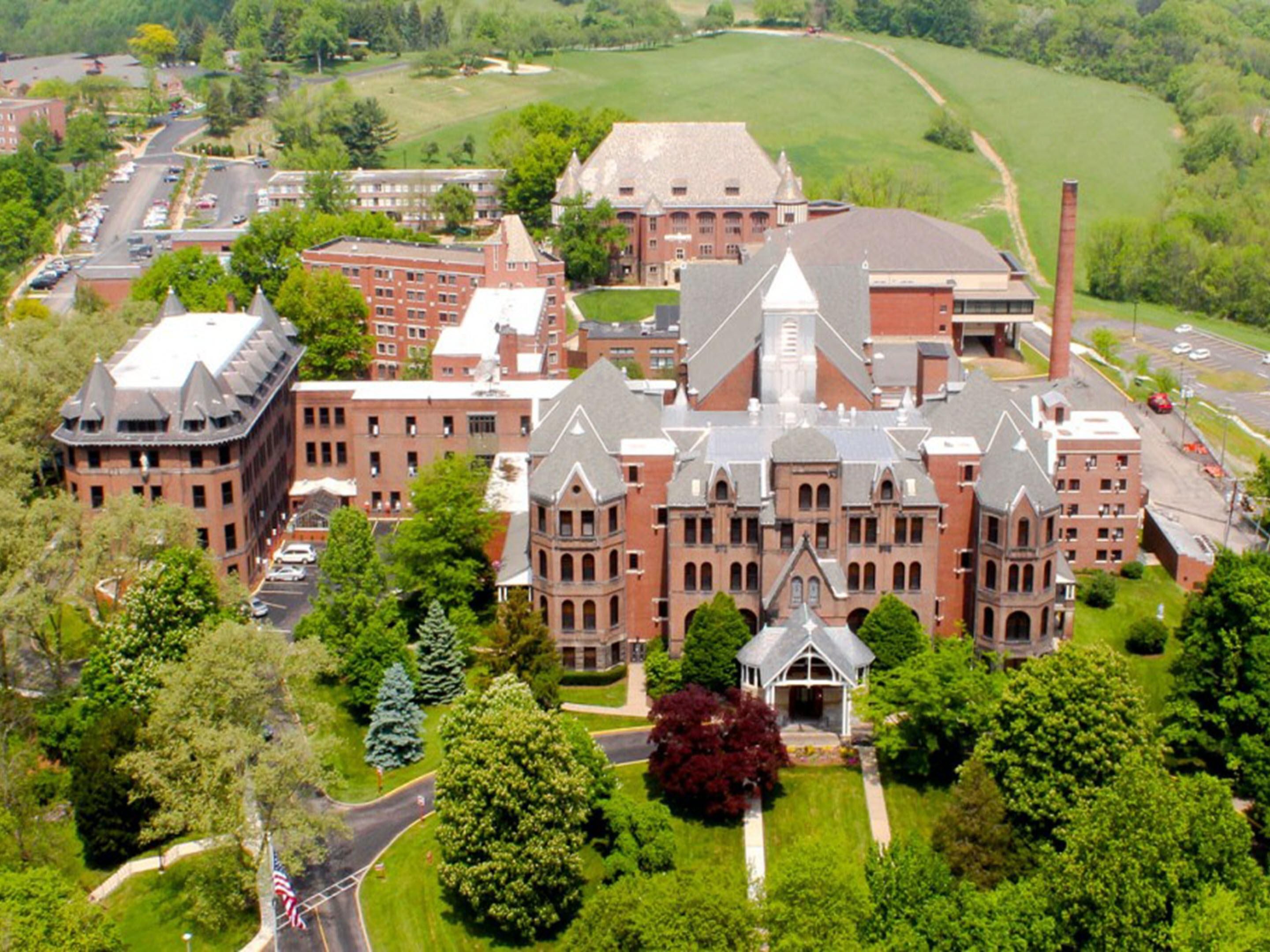 Our hotel is a quick 20 minutes to Seton Hill and 30 minutes to St. Vincent. Take in a Steelers Training Camp Session, visit your Alma Mater, or enjoy a performance or exhibit of the Arts.