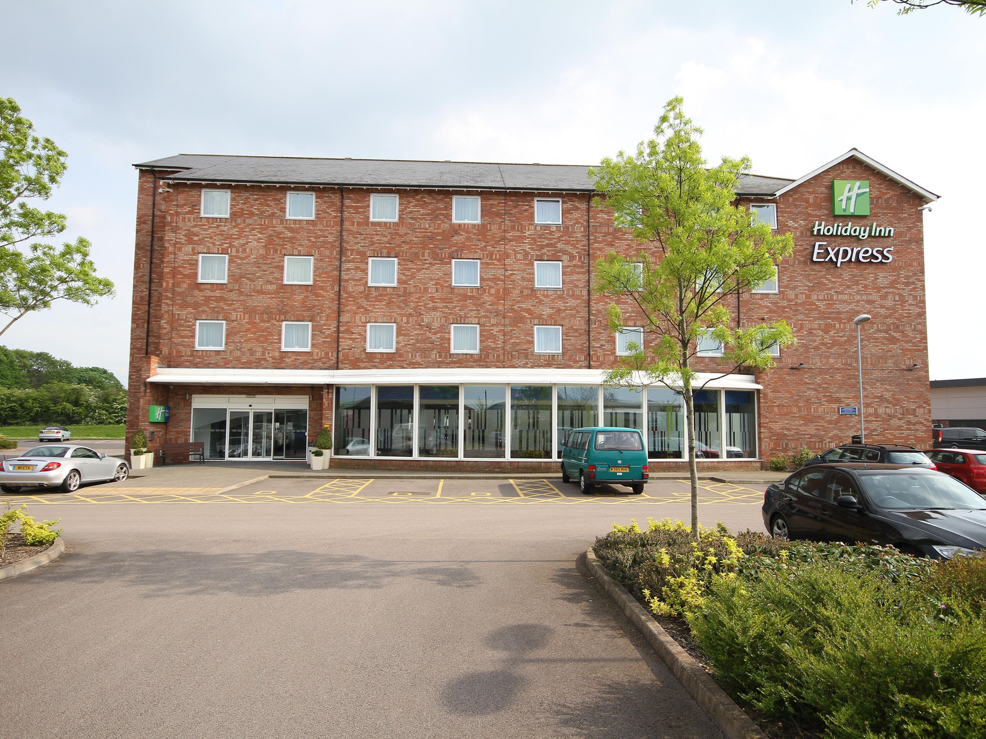 When staying with family and friends visit Starbucks, opposite Hotel entrance, or your favourites on the go to from the convenient drive thru to take on your planned trips, enjoy!