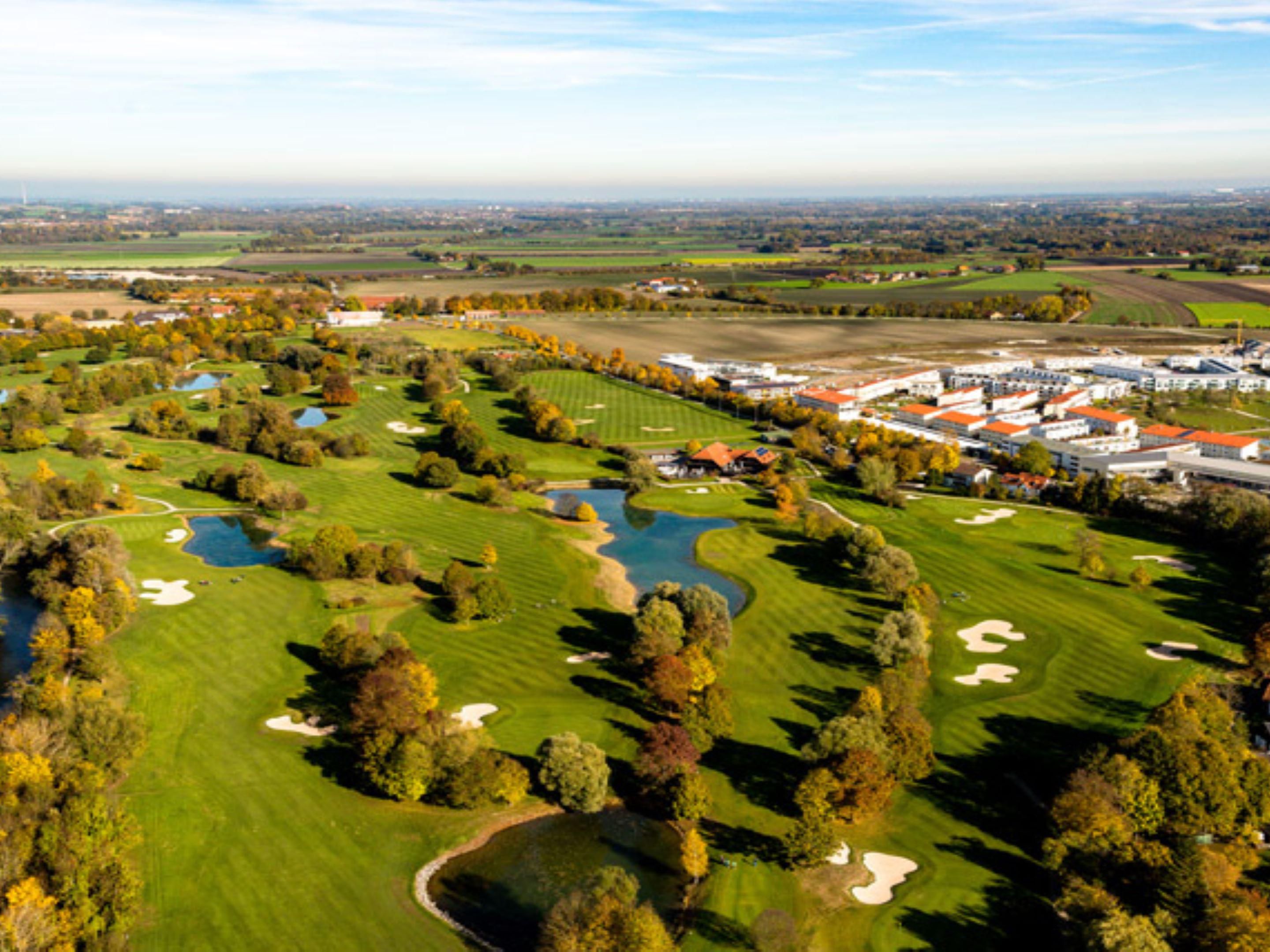 Feel like playing a tactical game while spending a relaxing day in the countryside?
Golfclub Olching is only five minutes away from the hotel and offers activities for everyone:
18-hole-championship course, short game practice area, tournaments and championships, Club-Restaurant 'Auszeit'.