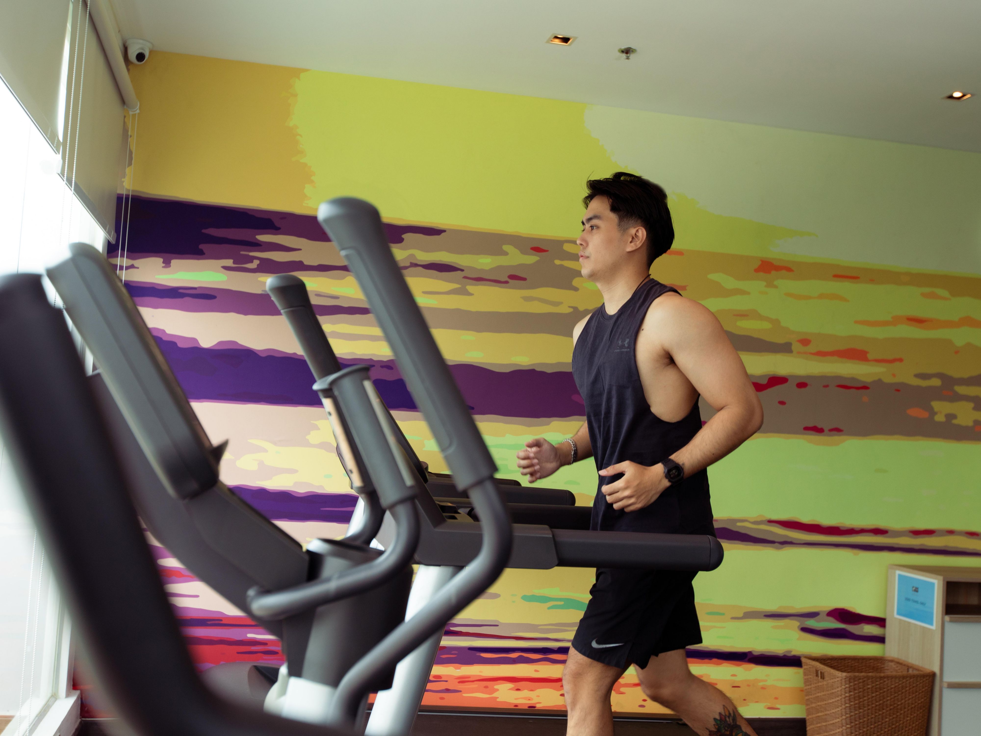At Holiday Inn Express, you are allowed to manage everything at your own pace with 24 hours facilities from Laundry Room to the Fitness Centre.