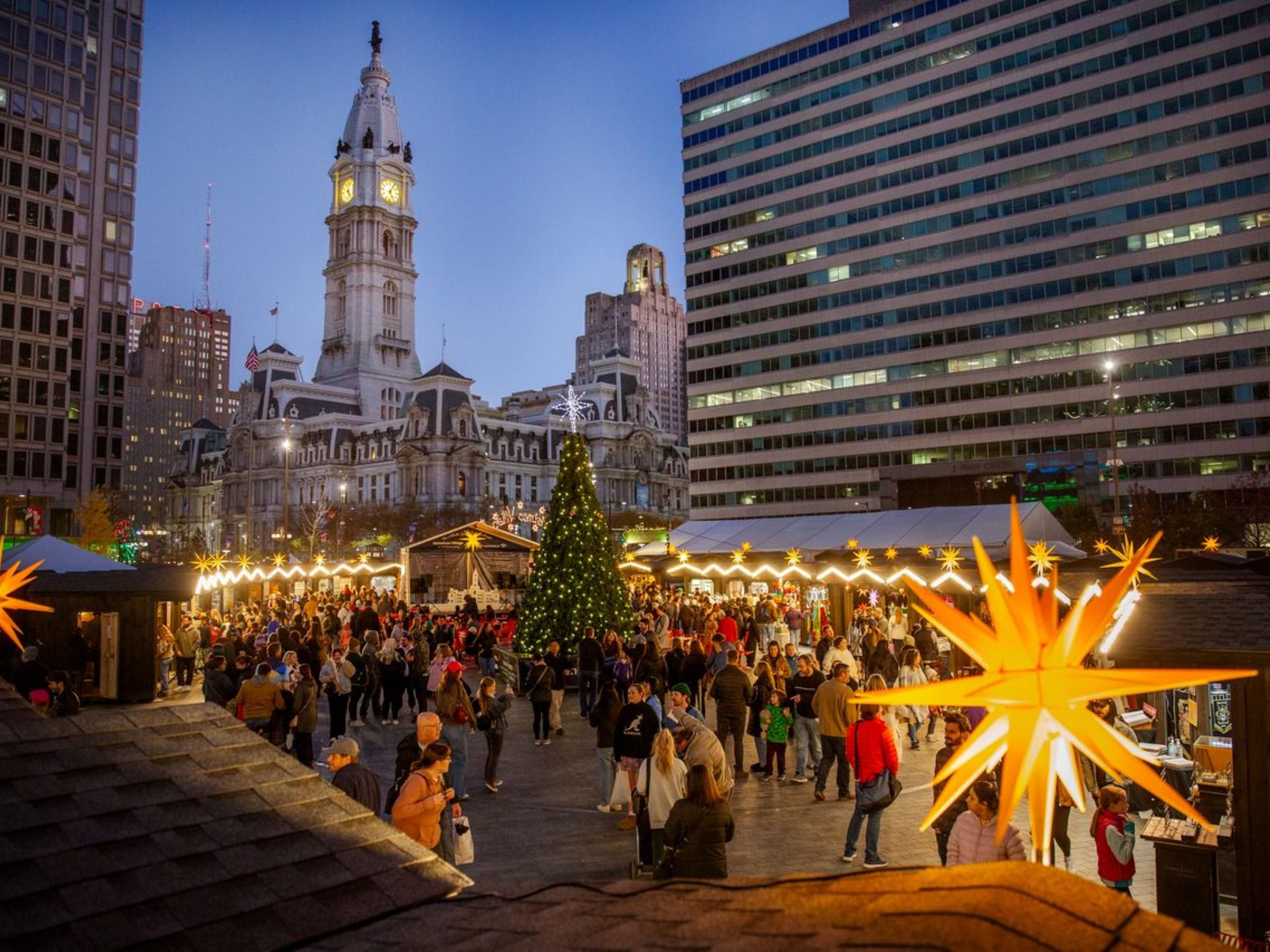 Christmas is a great time to visit.  Enjoy the Christmas village, a German style open air market, Christmas light show and Dickens village.  Watch the Christmas Carol, The Nutcracker or Handel's Messiah.  