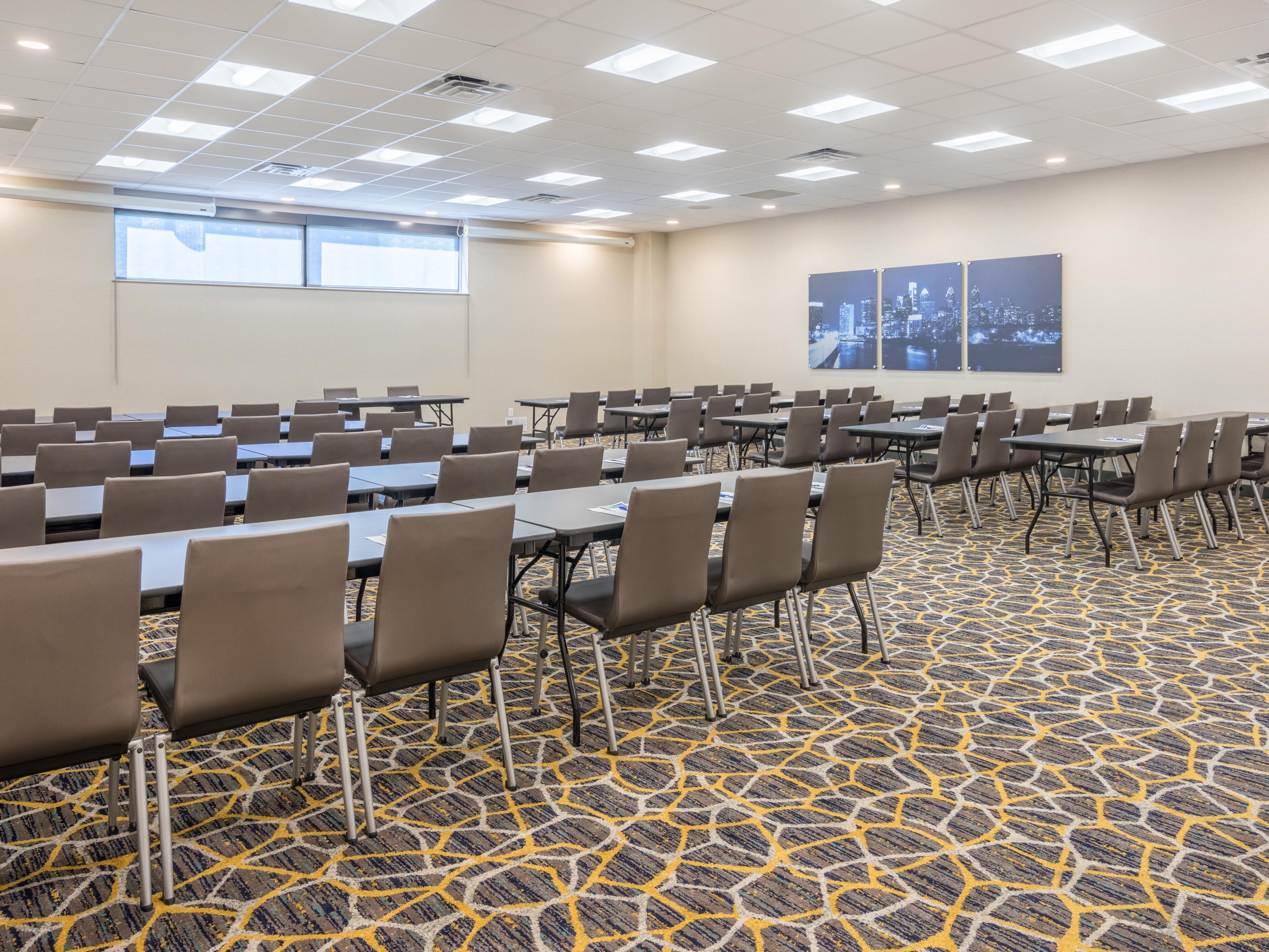 Host your Philadelphia meeting in our hotel, with two versatile venues that can accommodate up to 60 guests. Ideal for business meetings and intimate gatherings, enjoy free Wi-Fi, tailored services, and catering options that ensure your meeting is a success.