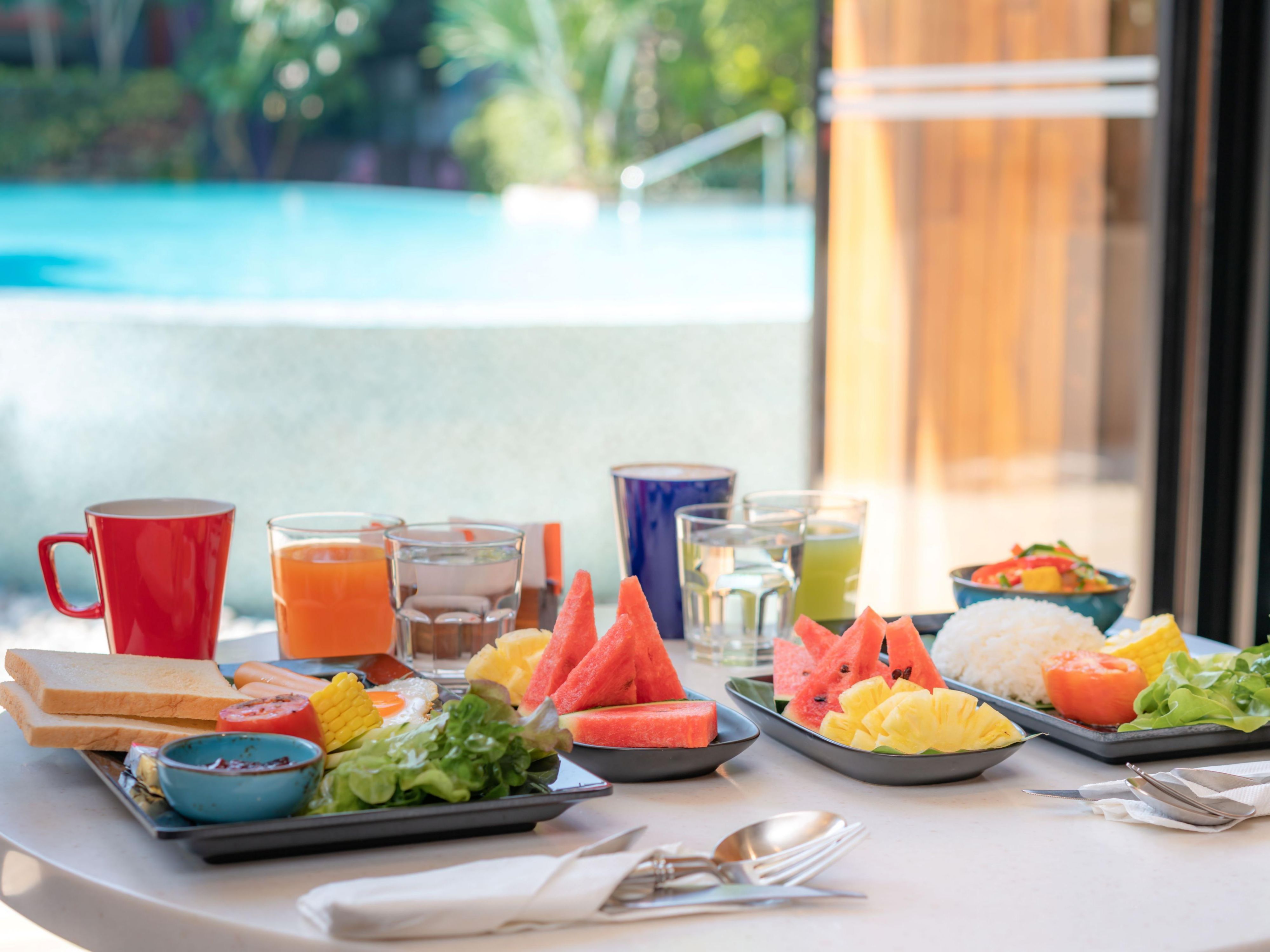 Start your day with an express breakfast! Every easy and sensible stay with us includes a delicious breakfast buffet. Enjoy a variety of meals and beverages to help you re-energize. If you need something quickly, you can use our grab & go service.