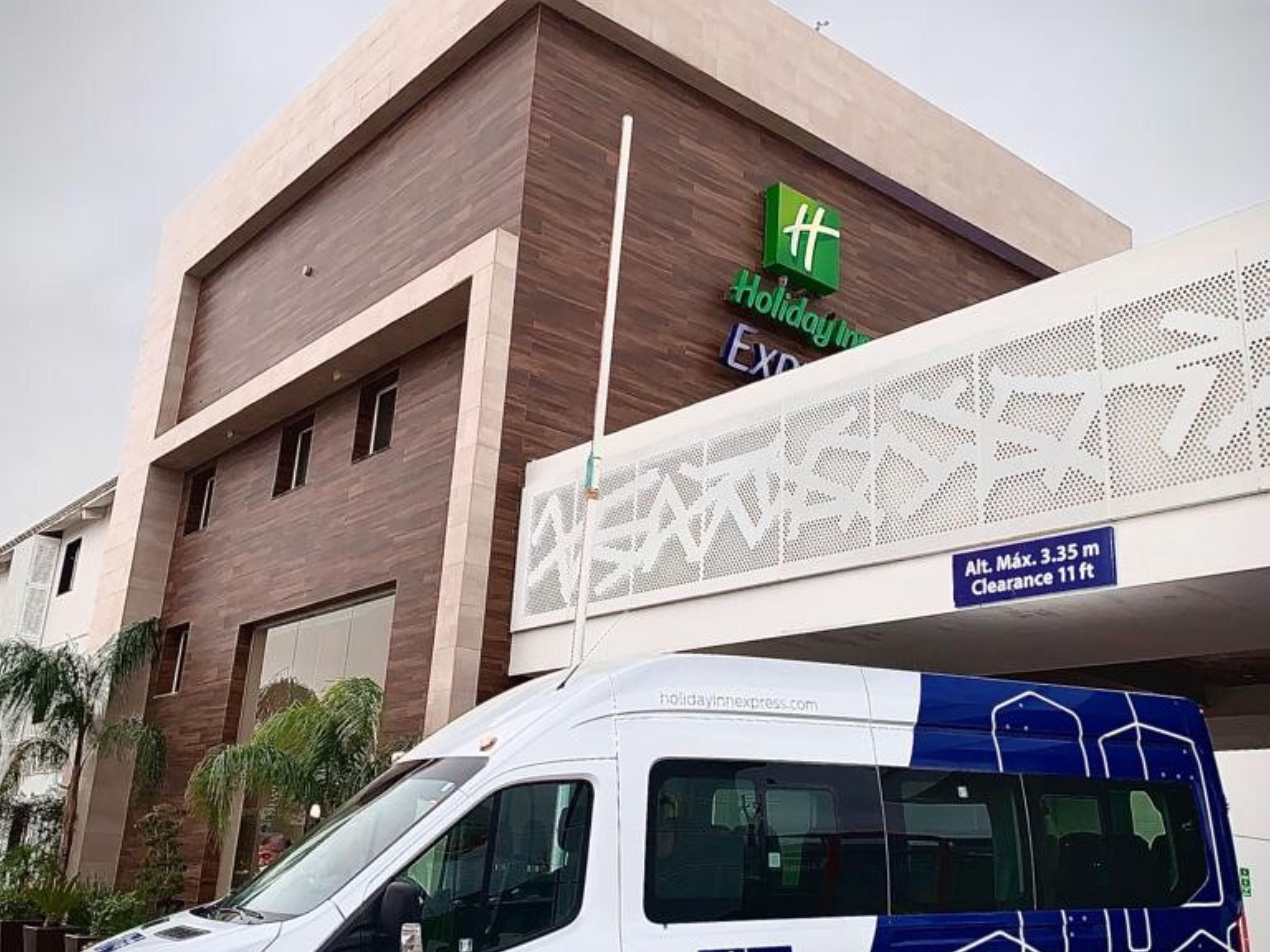 We give transportation free around 10 kilometers previously reserve.