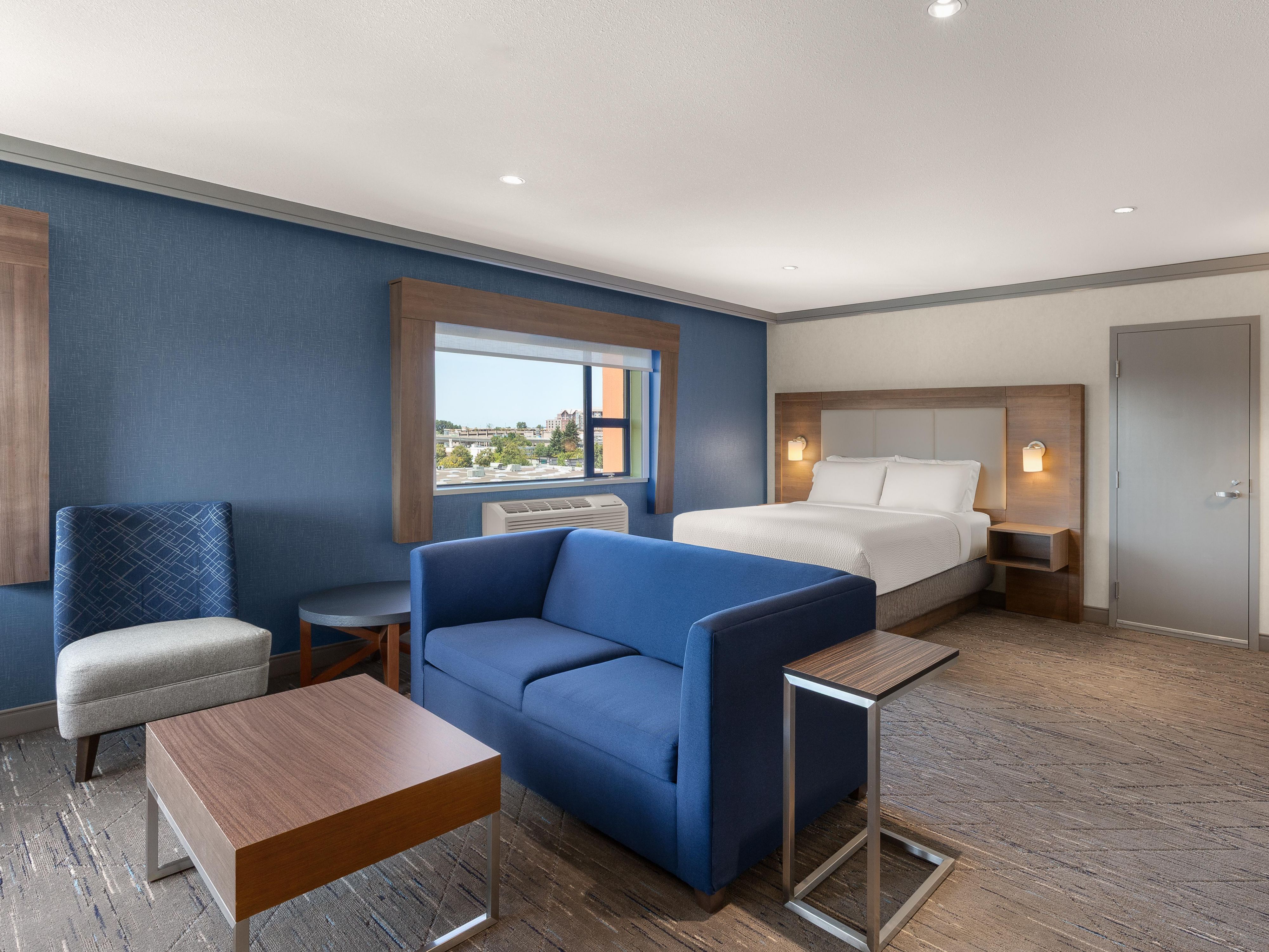 Guest room queen suite