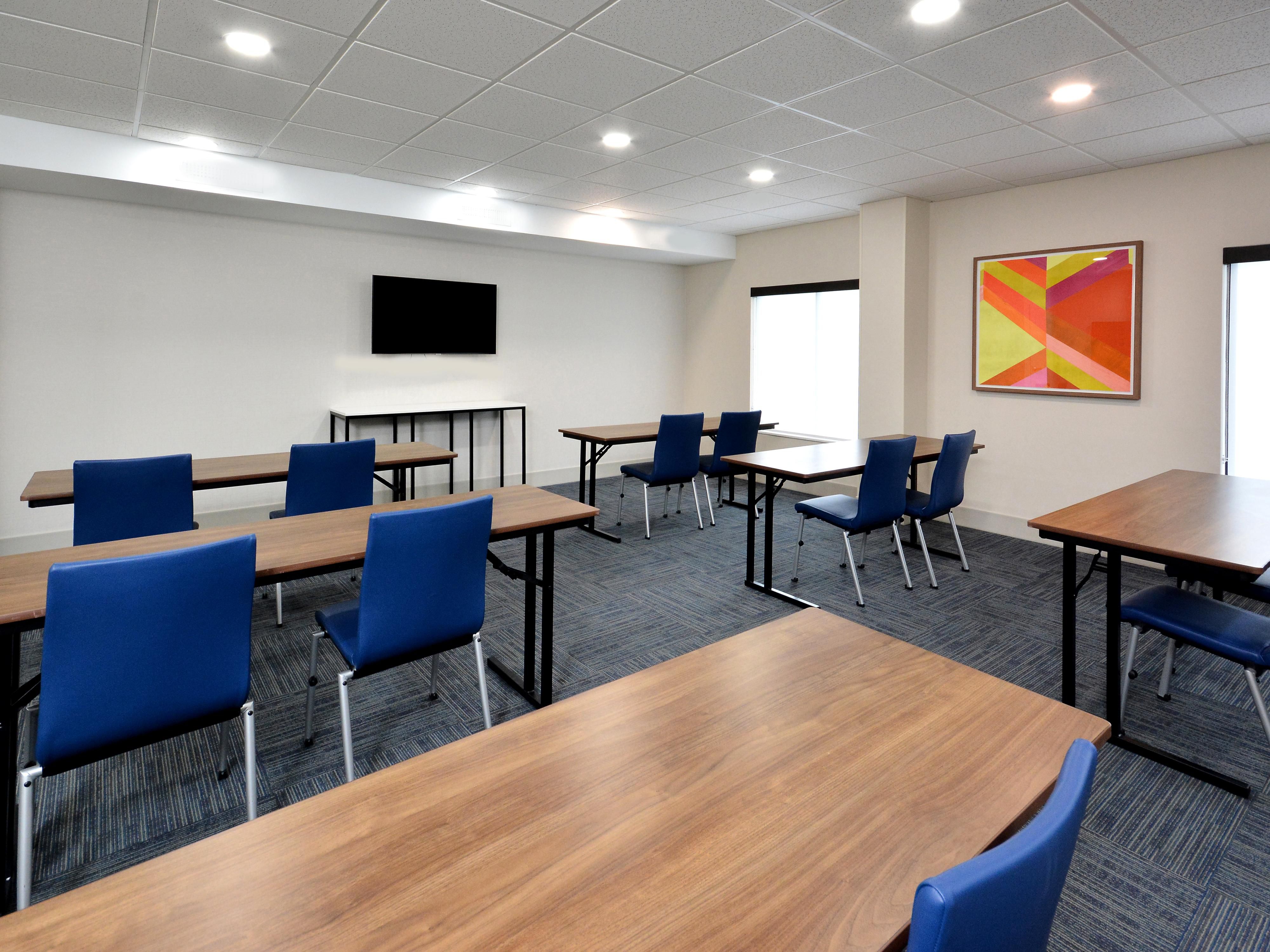 Our 500 sqft meeting room seats 18 guests classroom style. It's perfect for team meetings, seminars, small lunches, or training! We offer several set-up options for your event based on what you need! You are welcome to bring in your own food/beverage as well (excluding alcohol). Contact us today to reserve your meeting or special event!