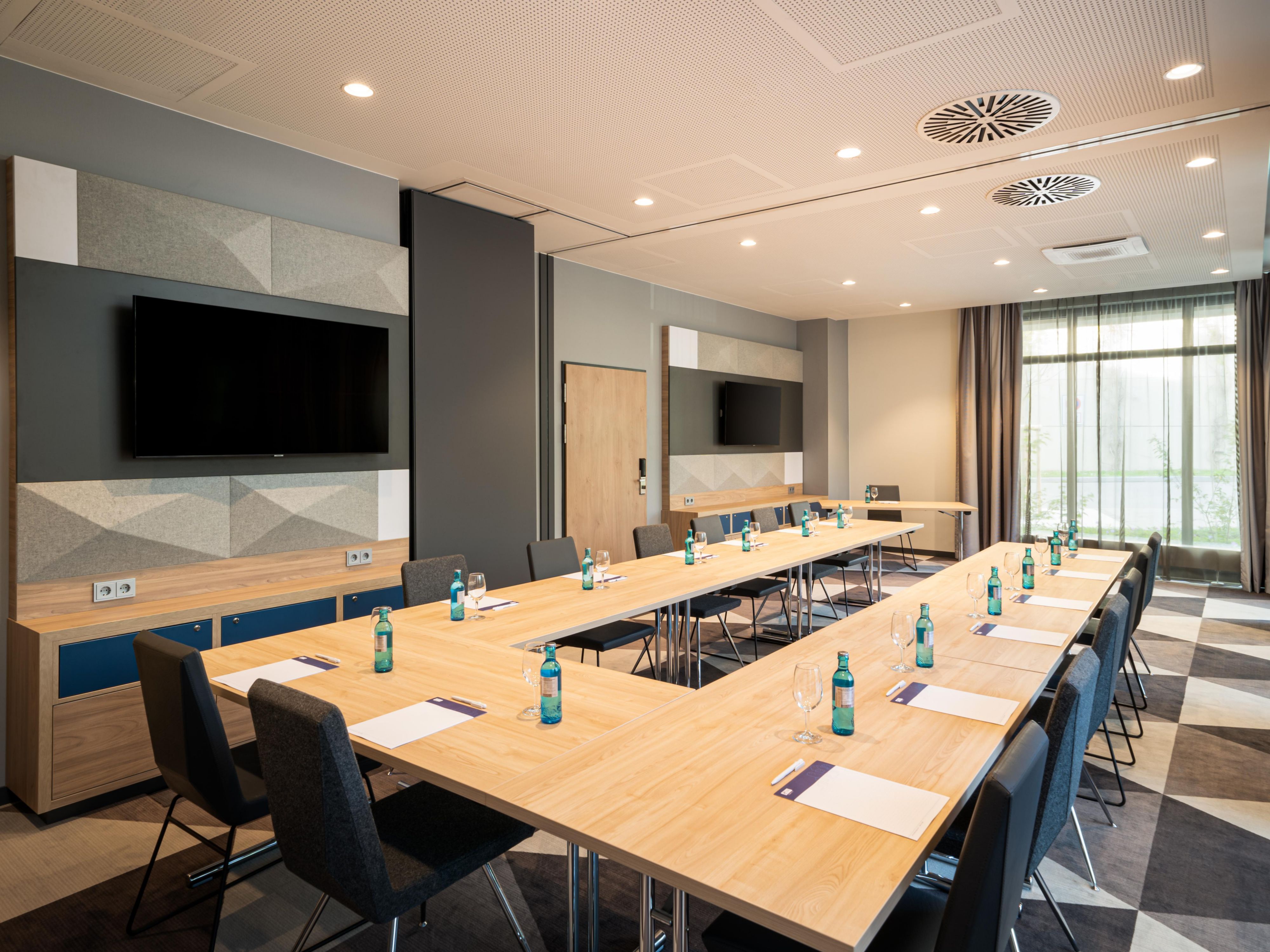 Increased cleanliness standards and the latest technology guarantee safe events. Our two flexible meeting rooms are equipped with multimedia screens and Meeting Owl Pro 360-degree camera for easy videoconferencing. Get in touch with us for further details.