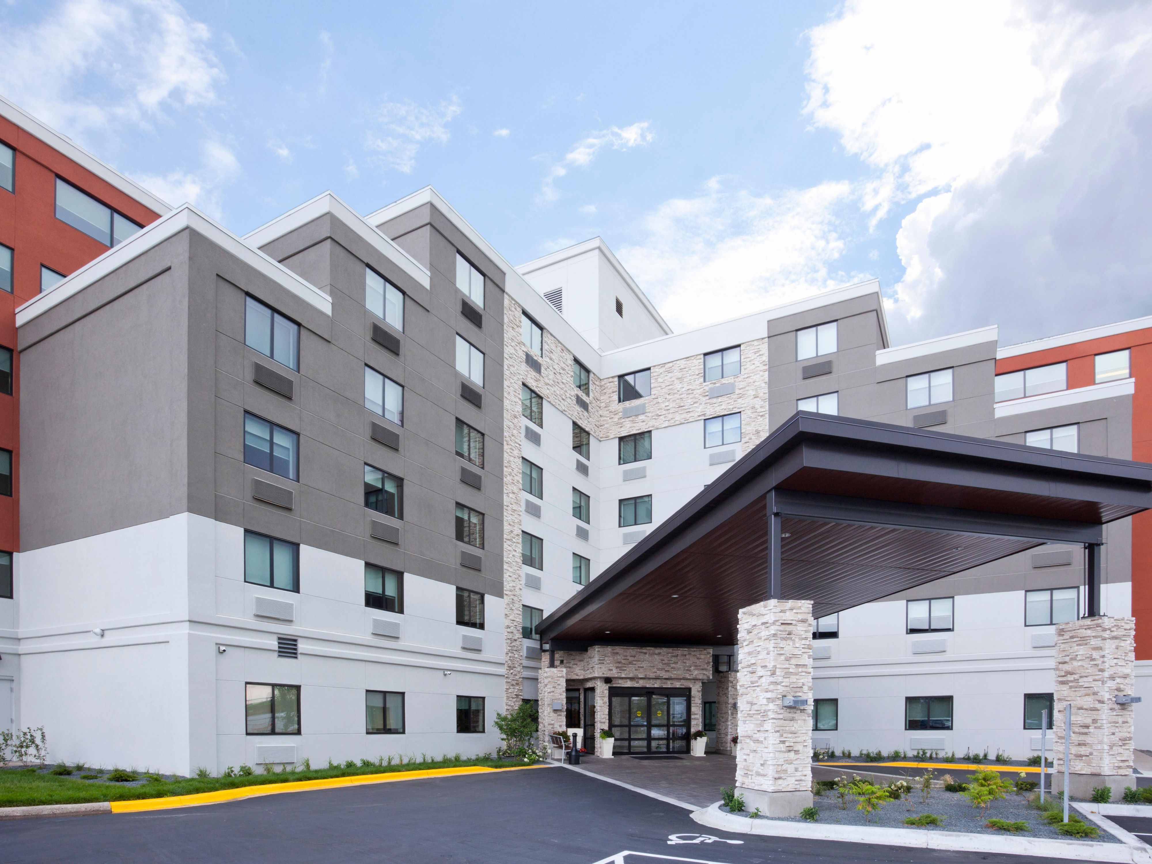 Minimize stress and maximize comfort with our free parking and onsite EV charging stations. With ample parking space, you can easily come and go with no high fees or headaches. Power down after a long day while your vehicle powers up with our two EV charging stations, ensuring your car is ready to go when you are.