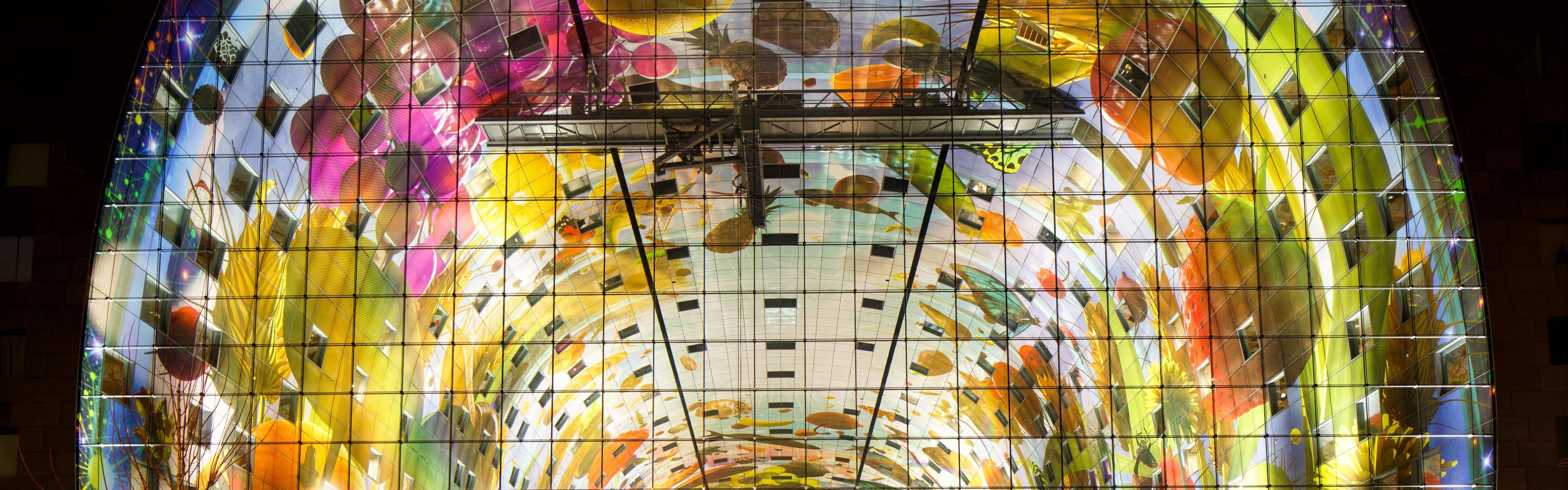 参观酒店附近的市场购物中心