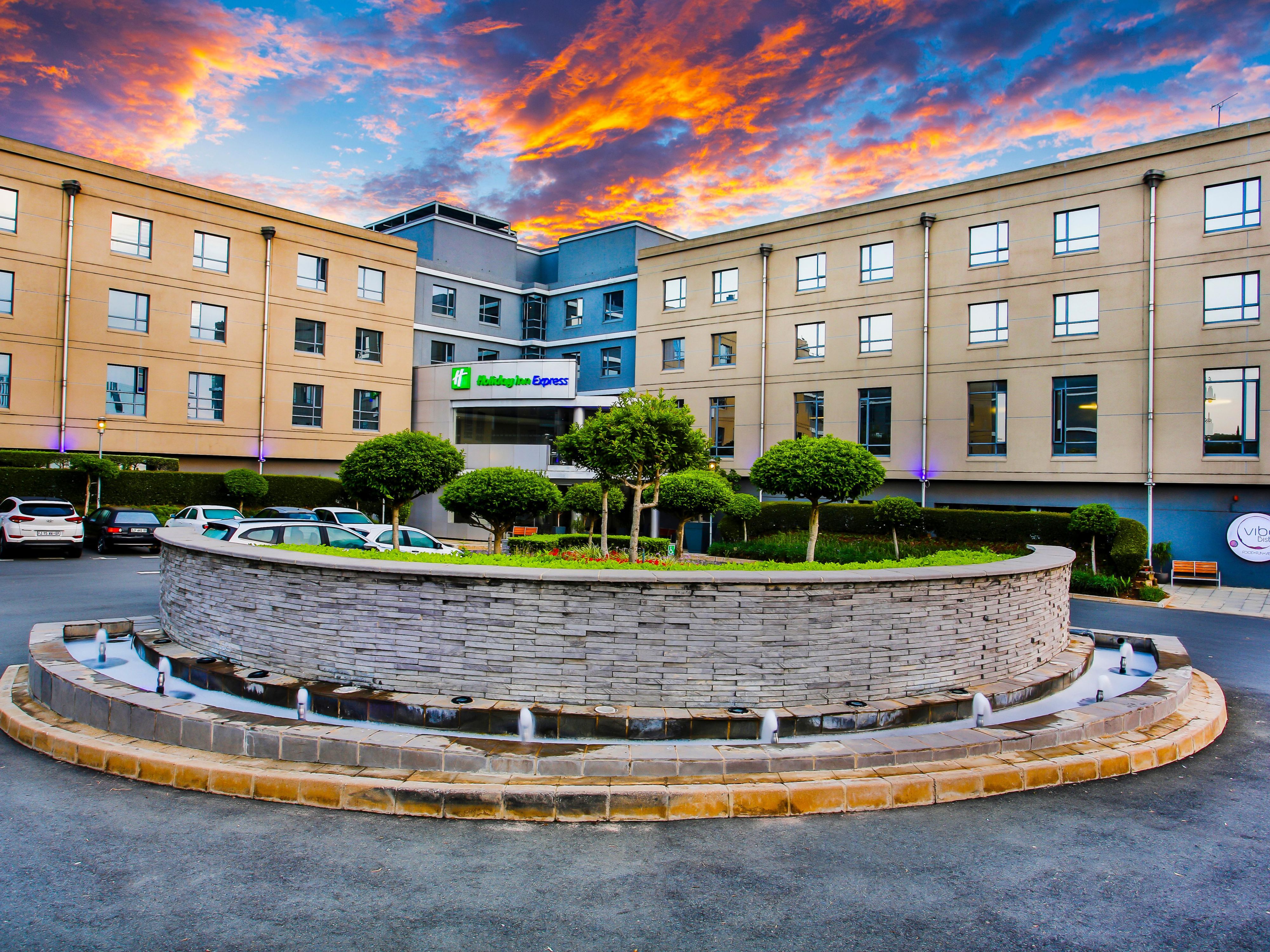 Welcome to Holiday Inn Express Sandton-Woodmead