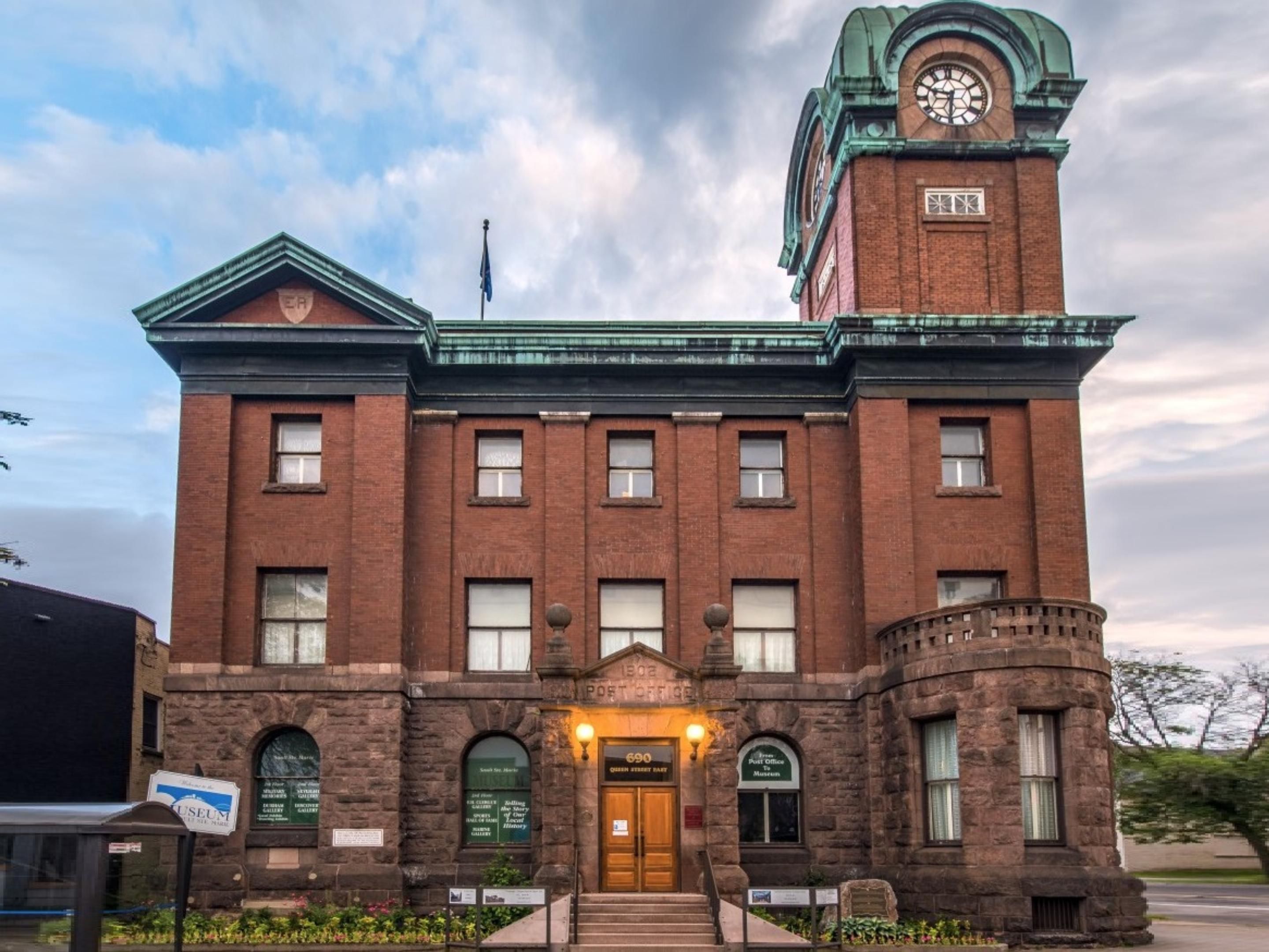 Housed in a 1906 heritage building, the Sault Ste. Marie Museum tells the story of the city through exhibits on local industry, early settlement, and community life. Located downtown, it’s a meaningful stop for a glimpse into the region’s past.