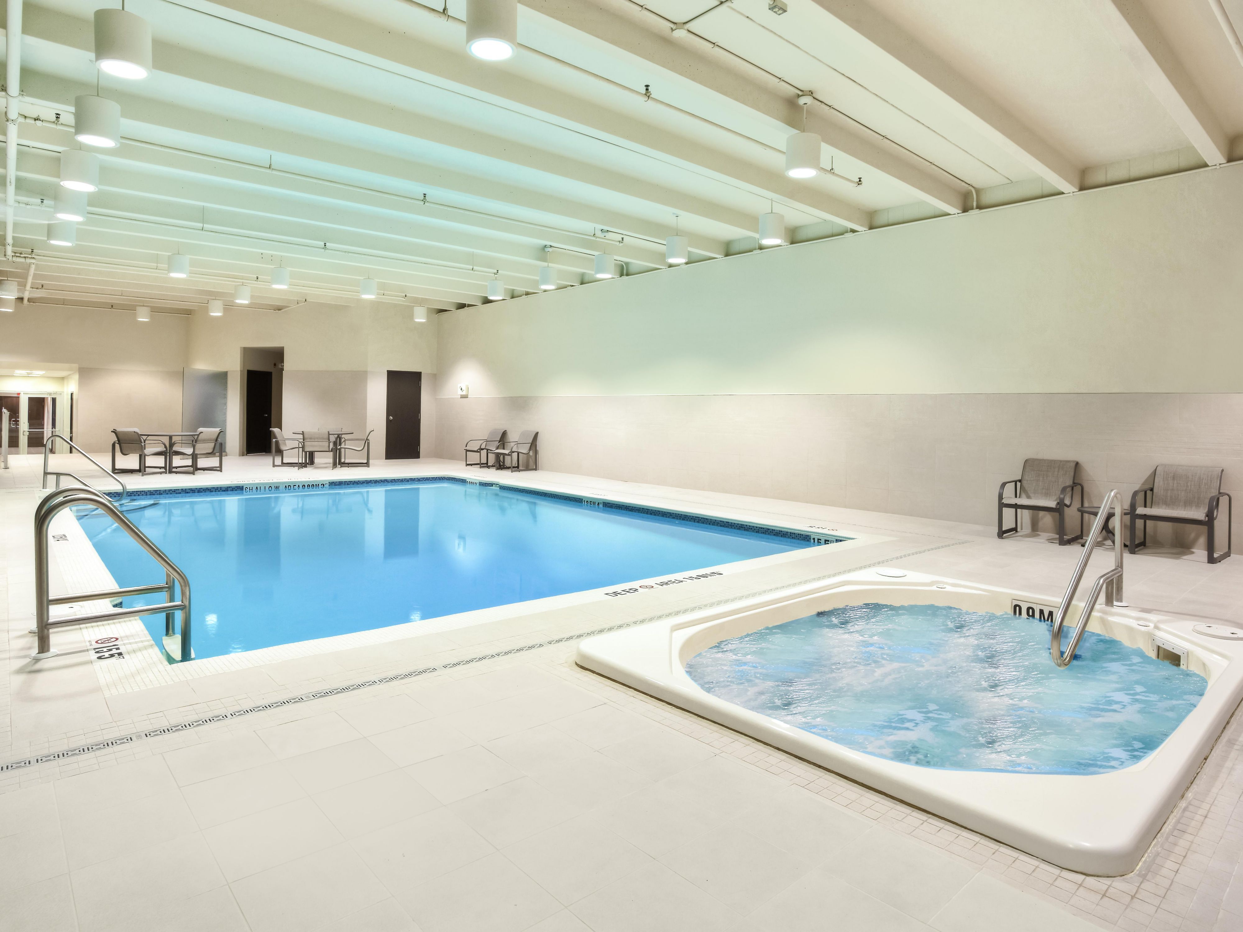 Take a break or stay active with our indoor pool, relaxing hot tub, sauna, and fully equipped Fitness Centre. Perfect for winding down or starting your day.