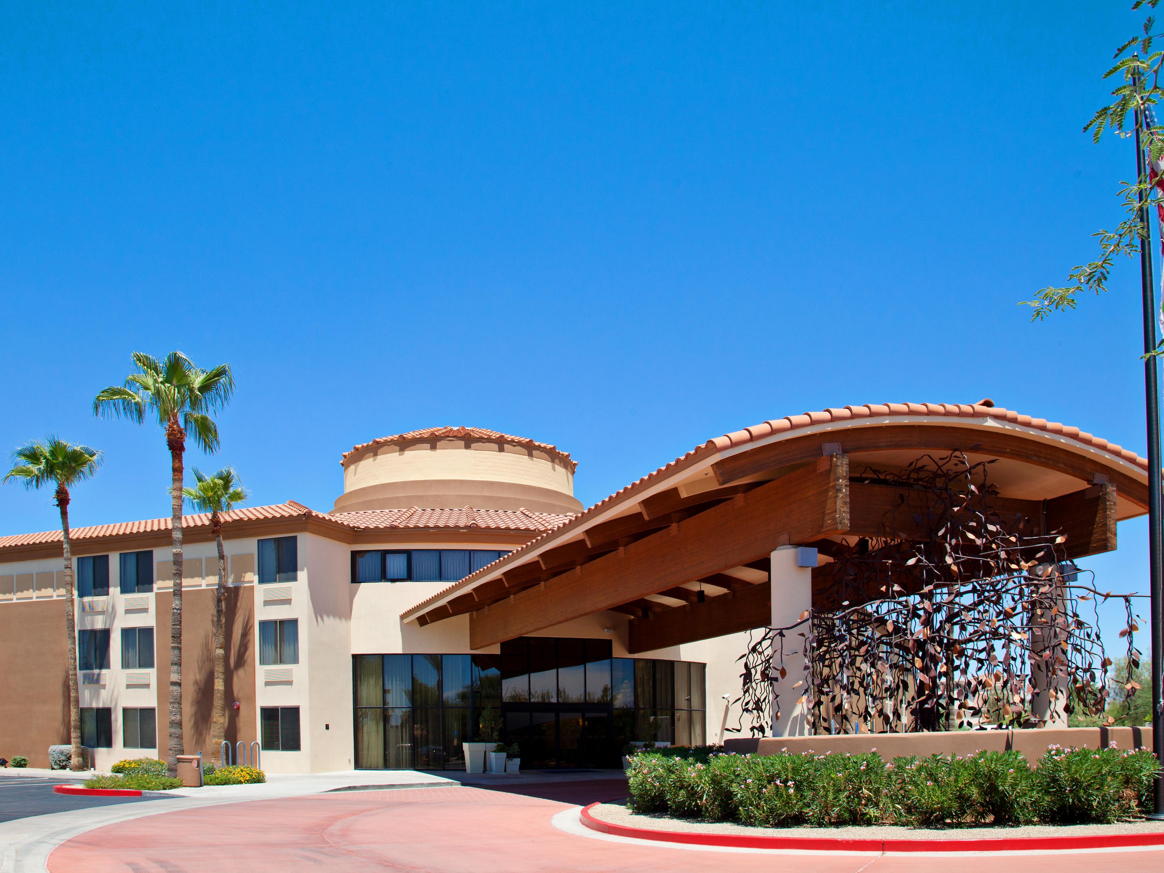 Our strategic location puts you minutes away from Scottsdale’s best attractions, including Westworld, Taliesin West, and multiple sports complexes, making it easy to enjoy the best the city has to offer. Whether you’re looking to explore local culture, shop in upscale boutiques, or dine at gourmet restaurants, everything is conveniently accessible.