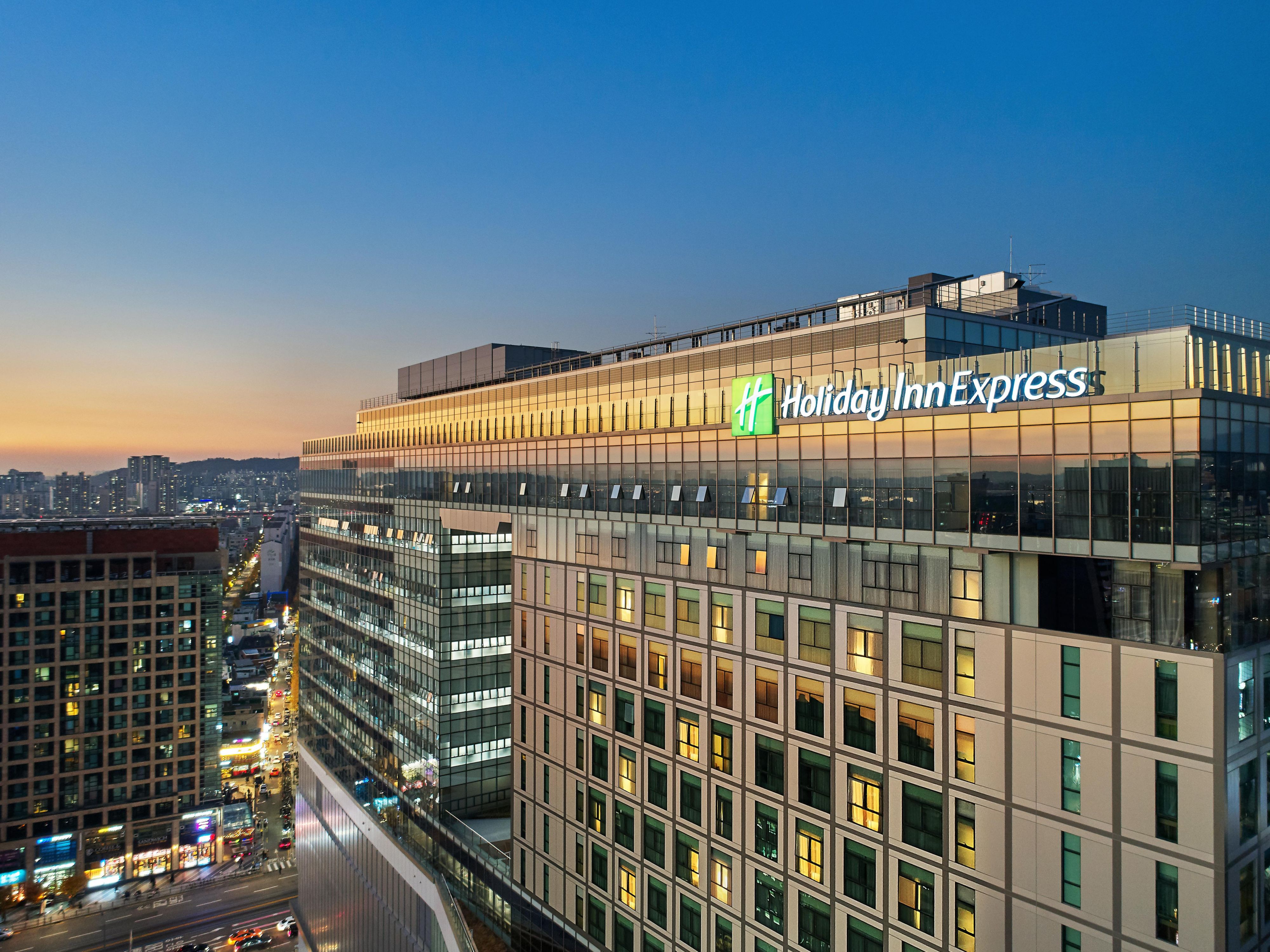 入住首尔弘大智选假日酒店时，您可以享受各公司提供的折扣。 点击下方详情，查看酒店附属折扣公司，包括弘大热门餐厅、咖啡馆、一日课程、游乐园、首尔旅游等。