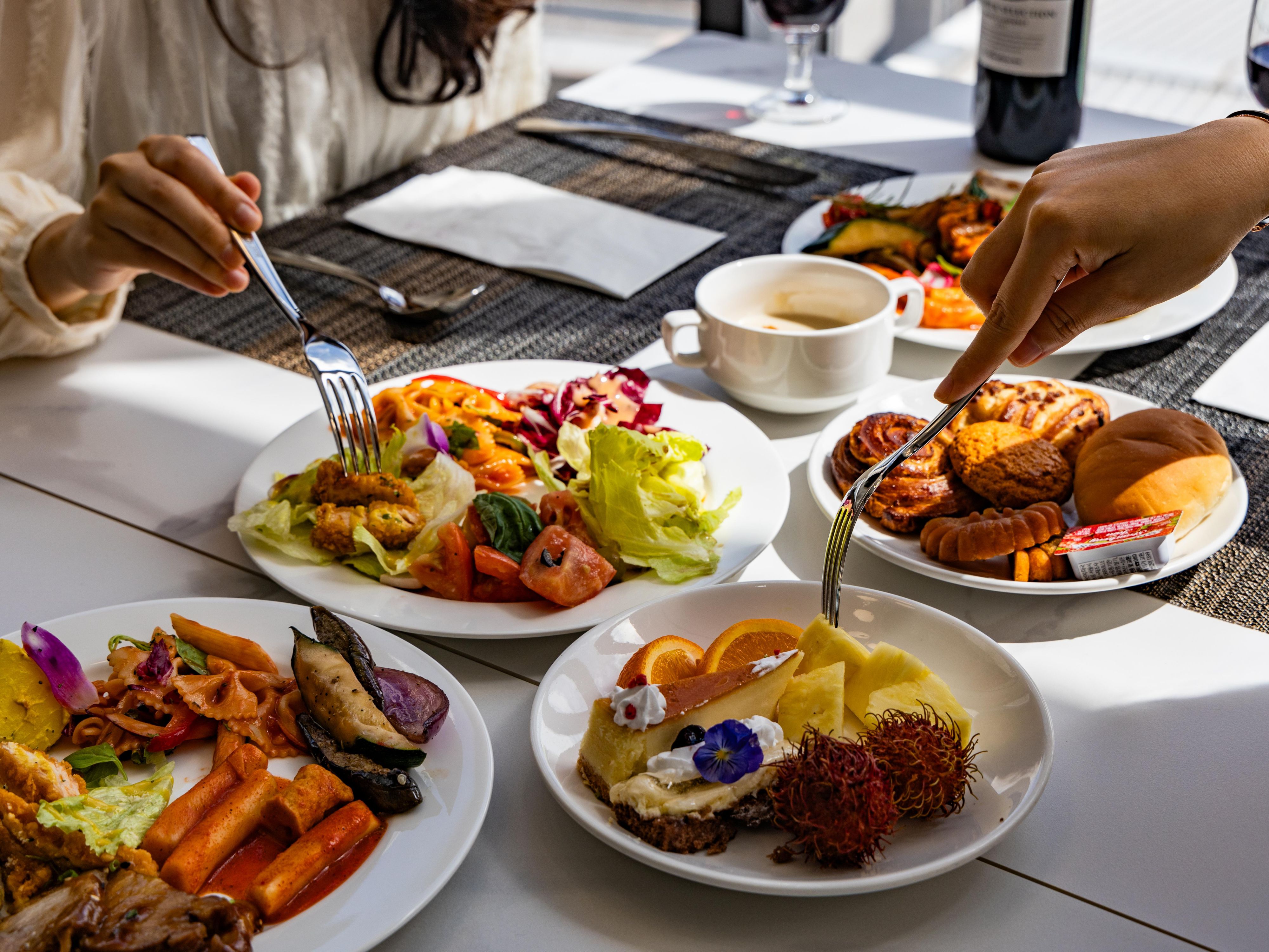 Enjoy hassle-free hospitality with free Express Start Breakfast to fuel your day and exclusive luggage storage at the lobby—available before check-in and after check-out for staying guests. Stay connected with high-speed Wi-Fi and unwind with our streamlined services designed for your convenience.