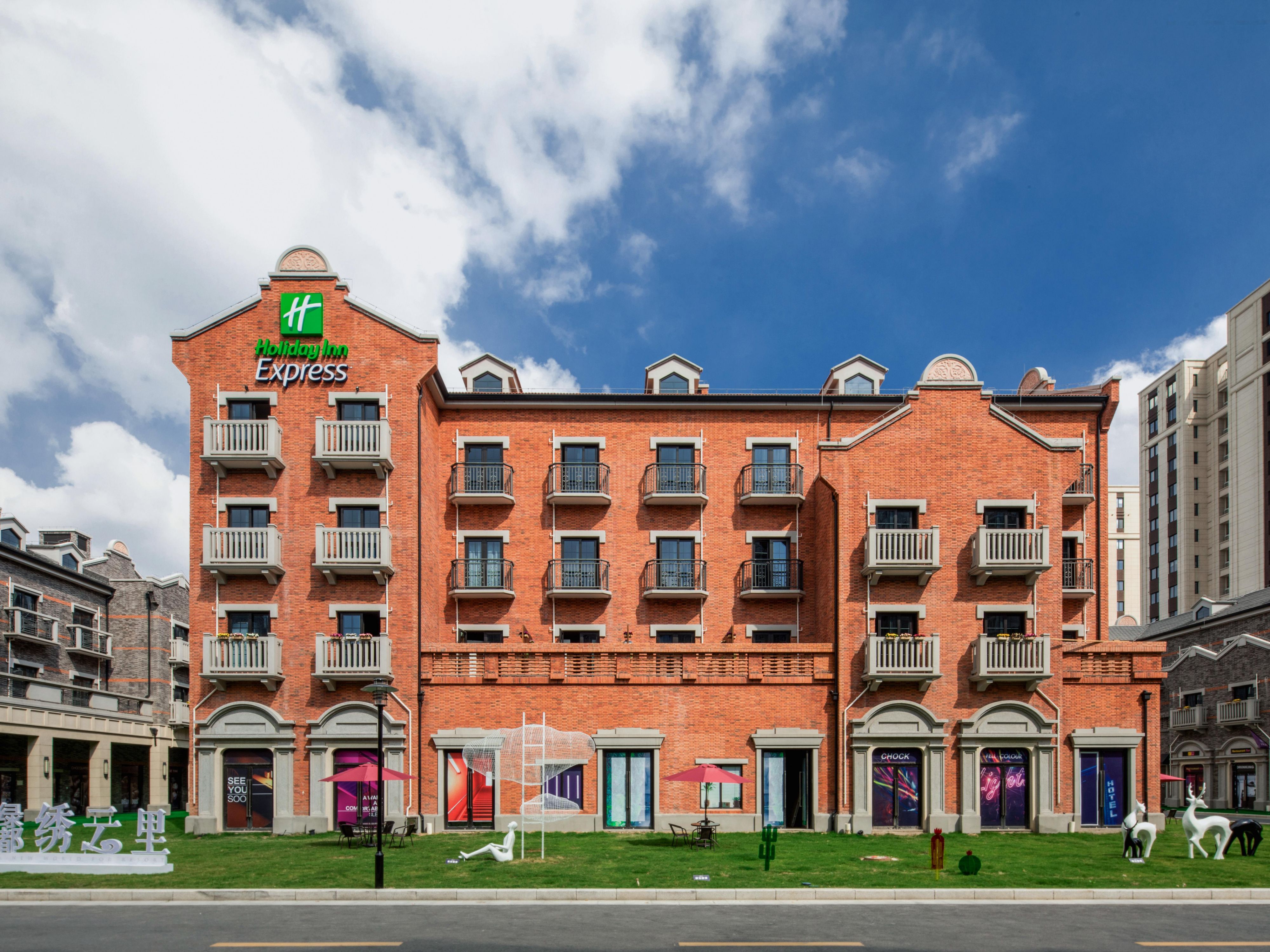 Free transportation to and from Shanghai Disney Land.