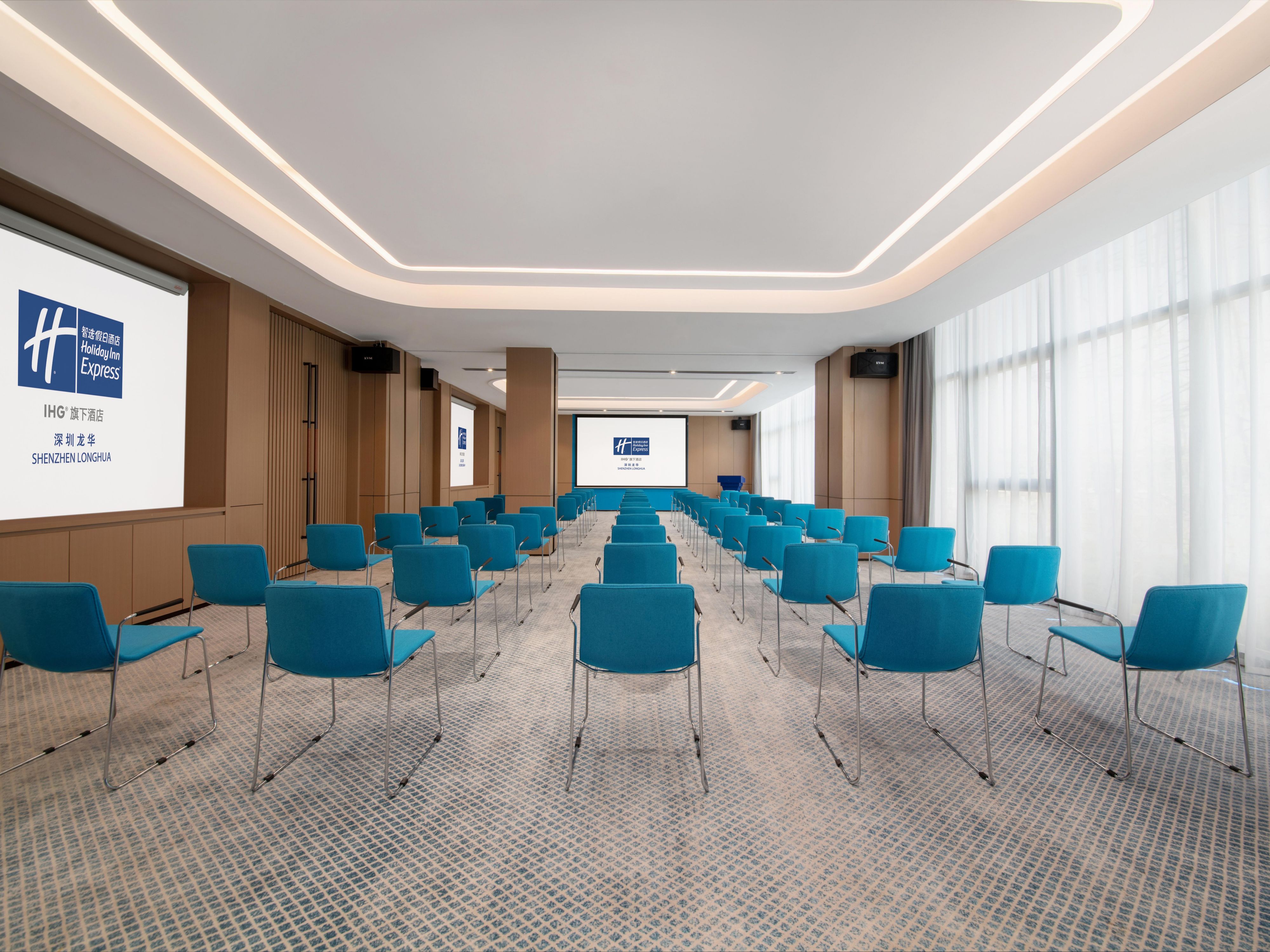 The hotel has 2 standard meeting rooms