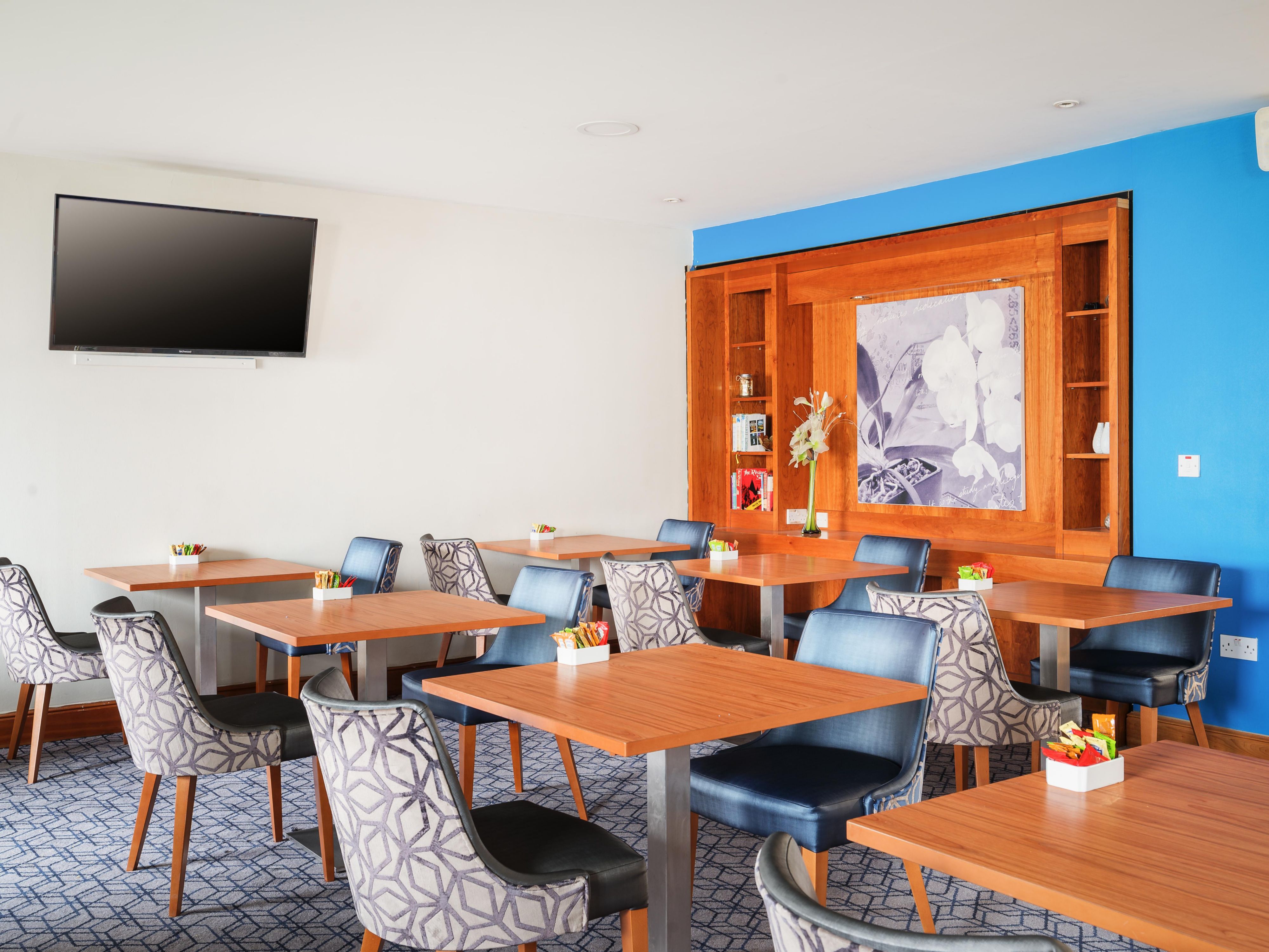 At Holiday Inn Express Shrewsbury, enjoy a range of tasty options including loaded nachos, crispy halloumi fries, hearty mains like beef lasagne and chicken makhani, plus vegan and gluten-free choices. For a sweet finish, try the sticky toffee pudding or churros. Available all day!