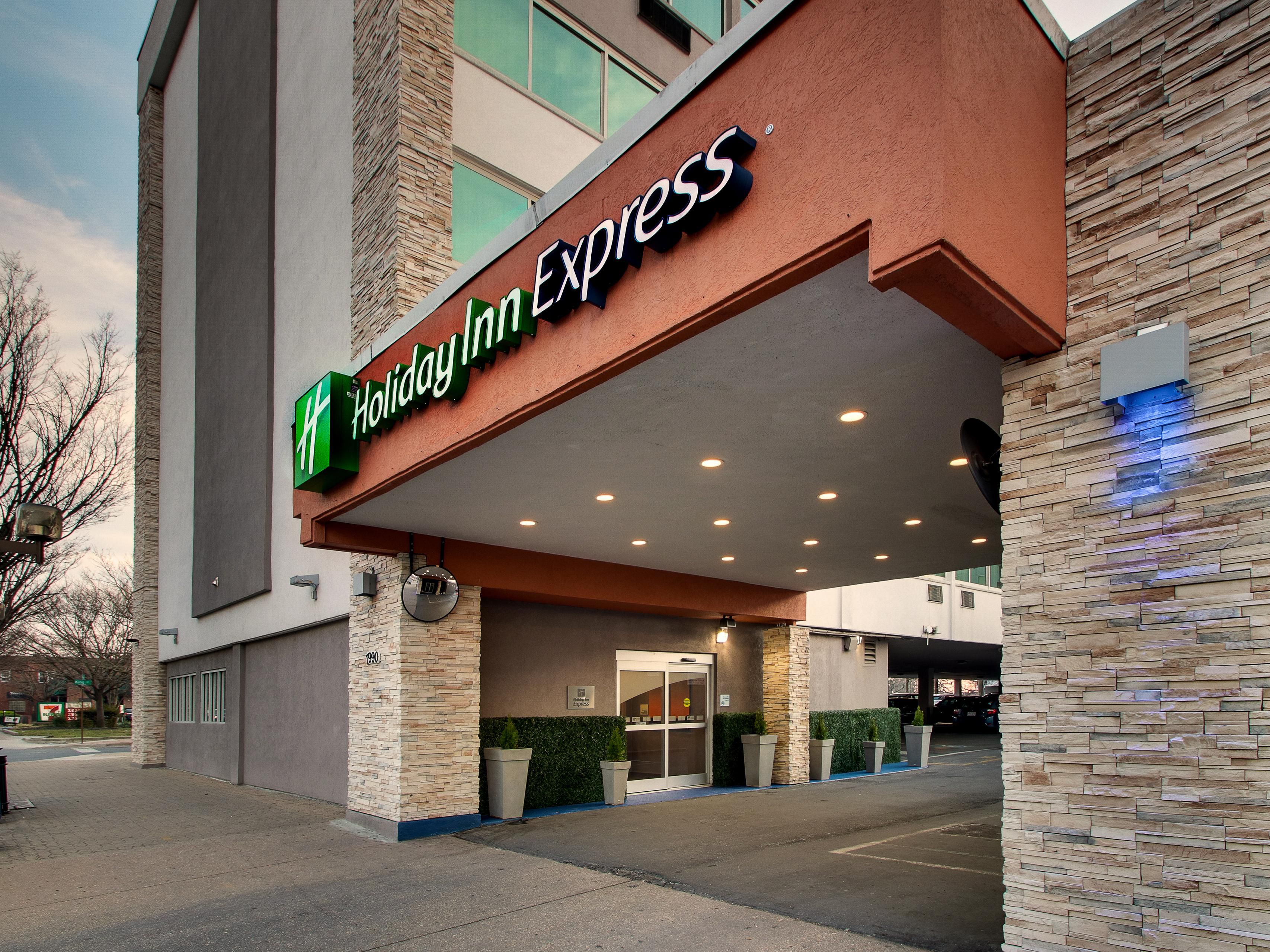 Please be aware that our parking spaces are limited and available on a first-come, first-served basis. To ensure a hassle-free experience, we highly recommend utilizing the municipal public parking garage directly next door on King St. during your stay at the Holiday Inn Express - Silver Spring.