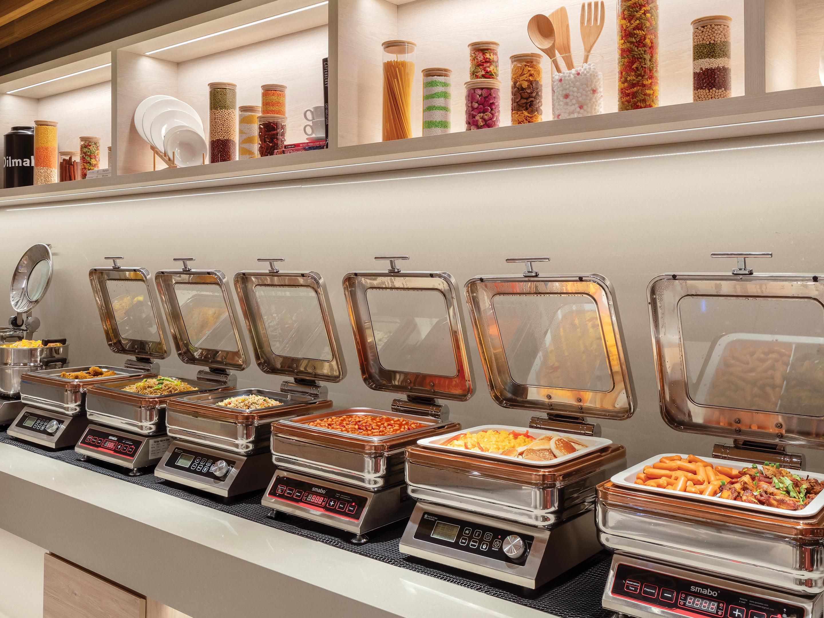 Start your day with our complimentary Express Start Breakfast buffet. Savour a rotating selection of delicious hot dishes, fresh fruit, tasty pastries, and cereals. Fuel up with freshly brewed coffee or tea. For those on the go, choose our convenient grab and go option. Plus, the Great Room  offers beverages and light meals 24 hours a day.