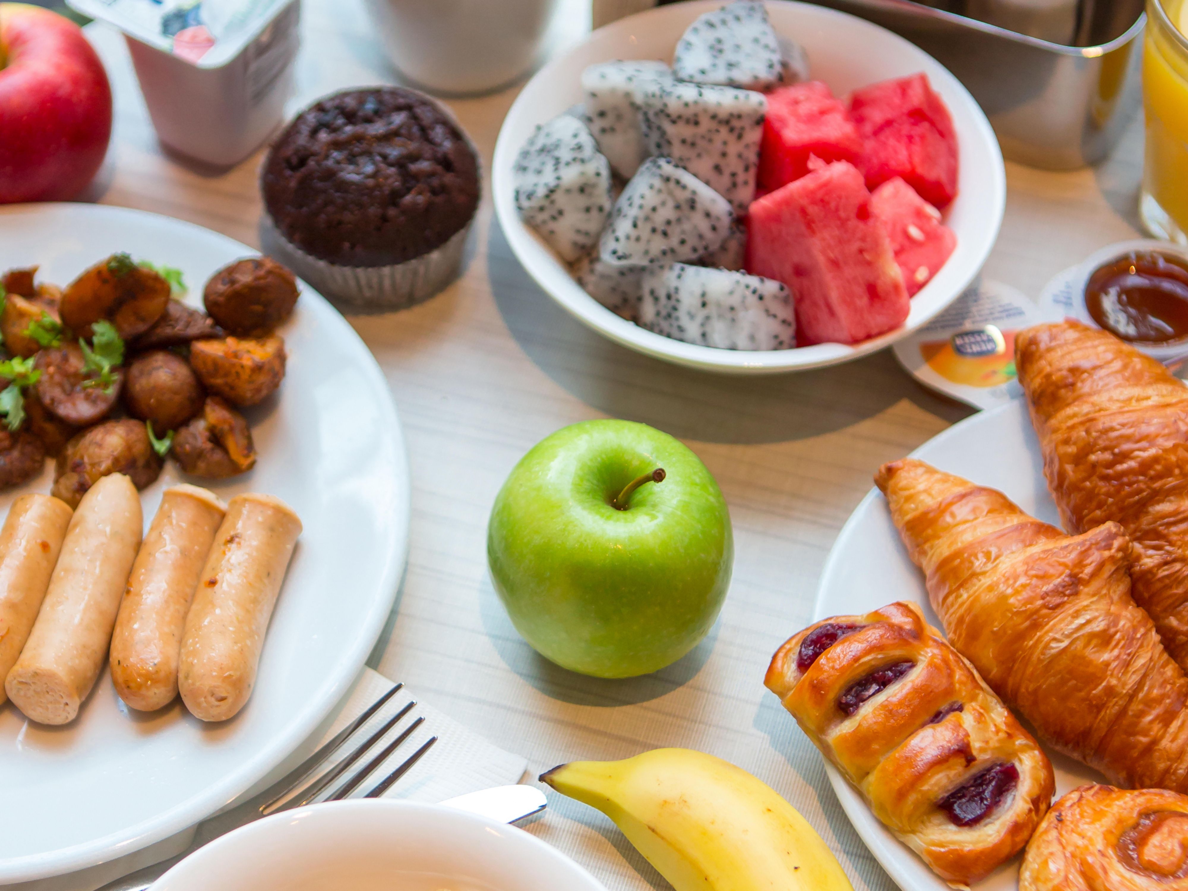 Begin your day at Holiday Inn Express Singapore Katong with a complimentary Halal-certified buffet breakfast at The Great Room. With a mouthwatering spread of Asian dishes as well as Grab & Go options for busy mornings - there is something available that suits different taste buds and that matches every schedule.