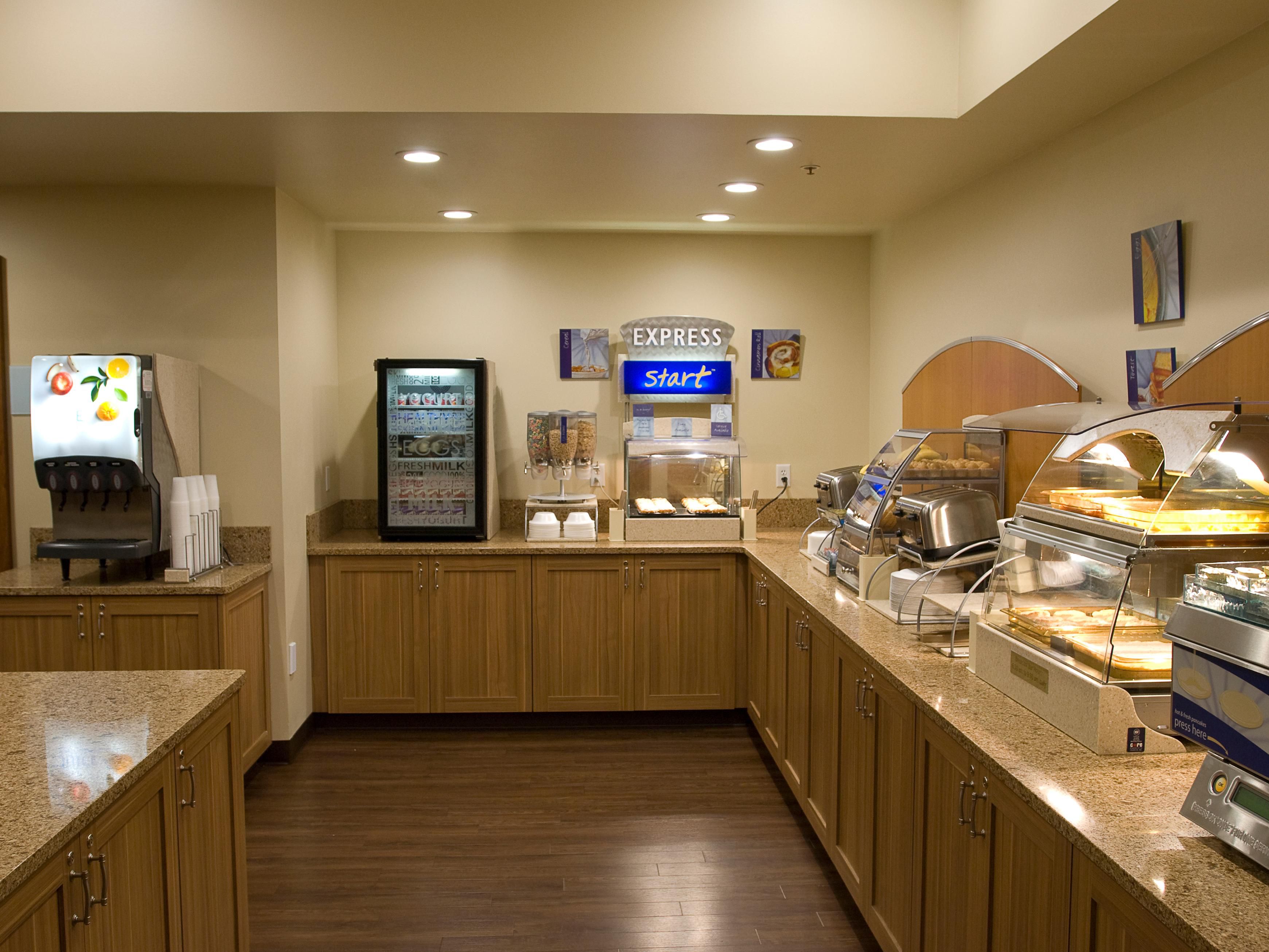 Between our warm cinnamon rolls and our state-of-the-art pancake maker to our sizzling bacon and biscuits with gravy, there is no wrong way to jump start your day! 
Come enjoy our complimentary hot breakfast each morning and start your day off right. 
Be the Readiest!