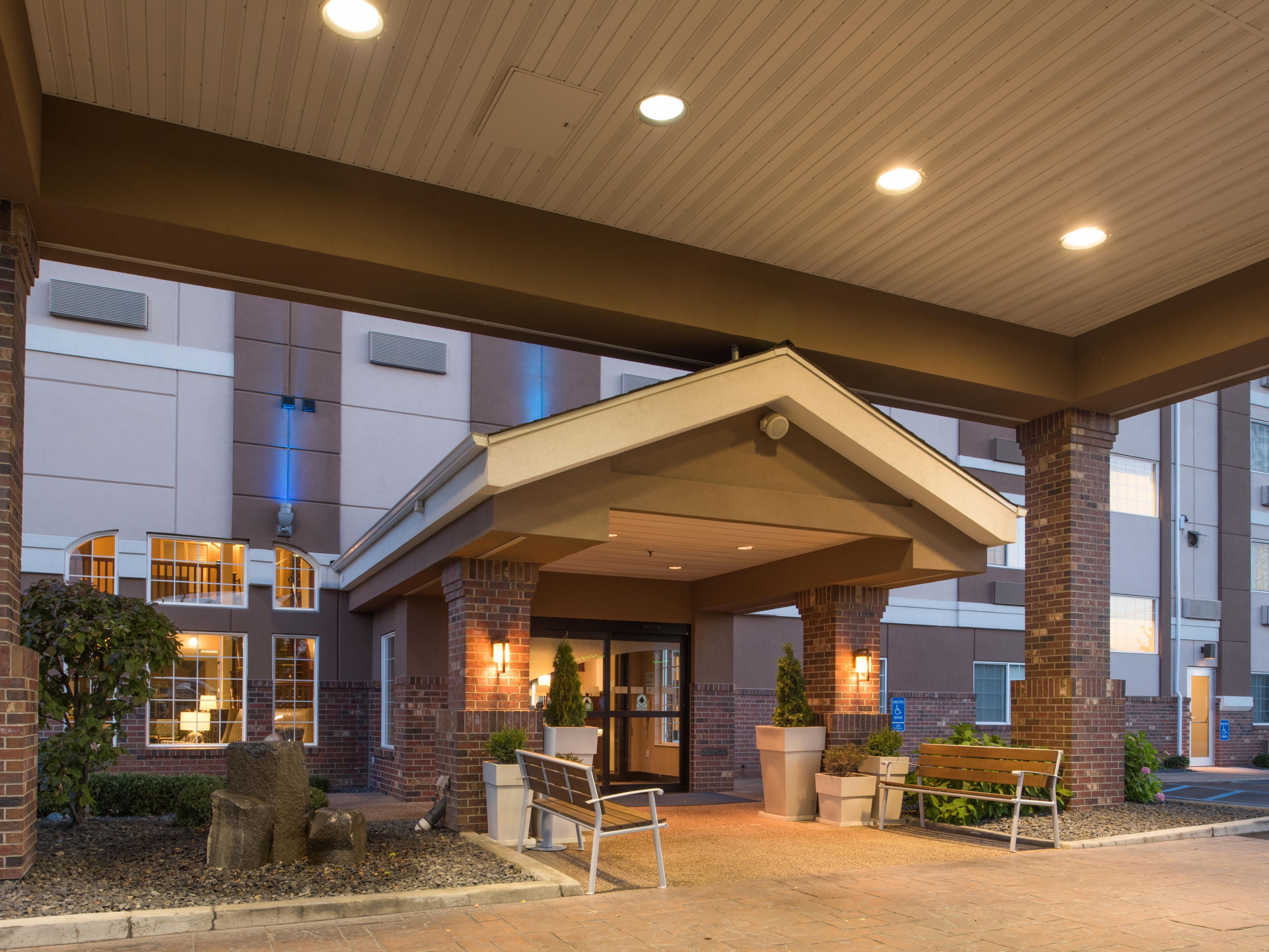 We offer four EV Charging Stations conveniently located next to the west entrance of the building. Reach out to our front desk team for more details. 