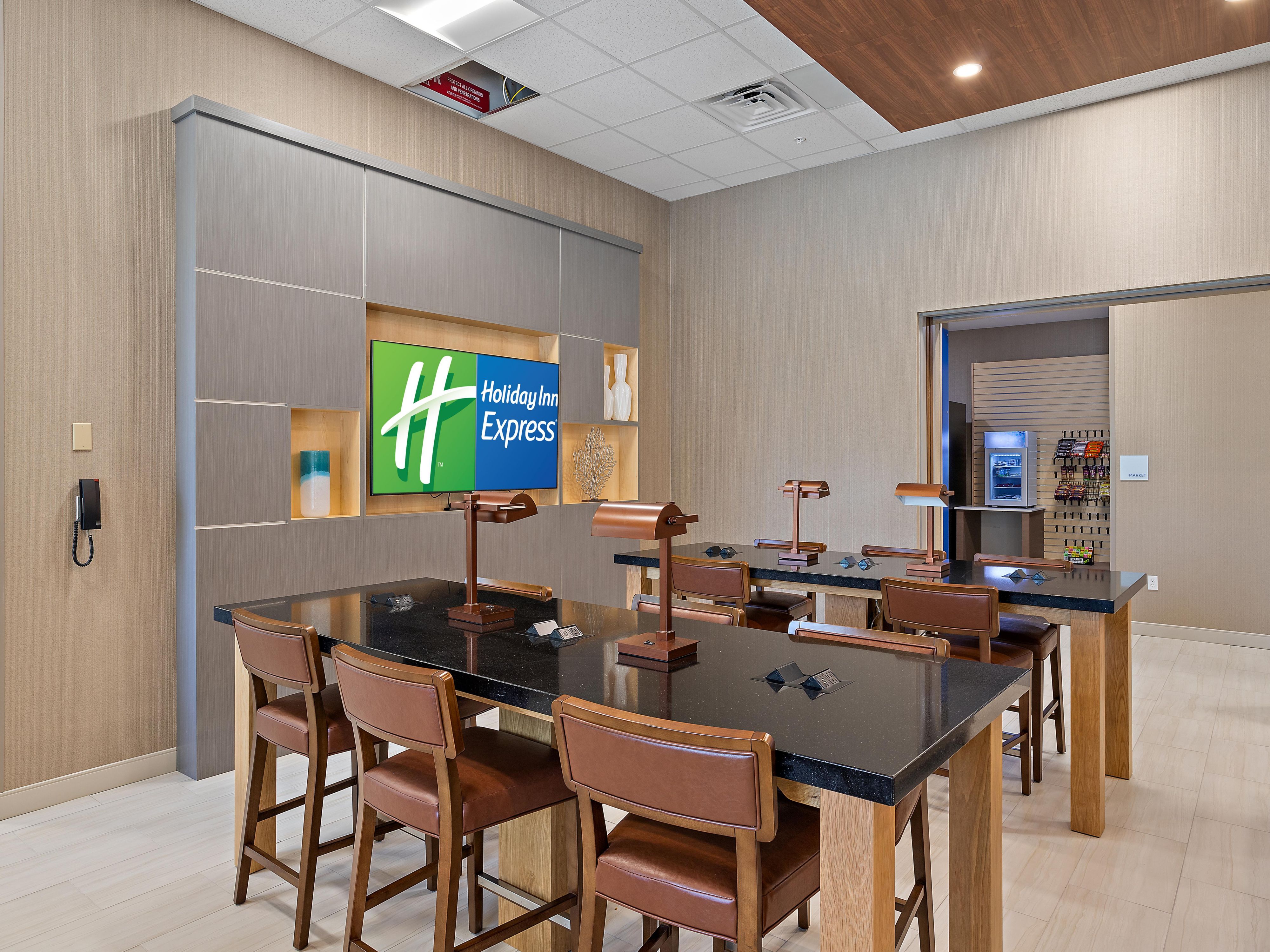 Book your next meeting or event at the beautiful Holiday Inn Express Vilano Beach. Spacious seating, audio visual capabilities and a beautiful scenic patio where you can enjoy your break out sessions. 