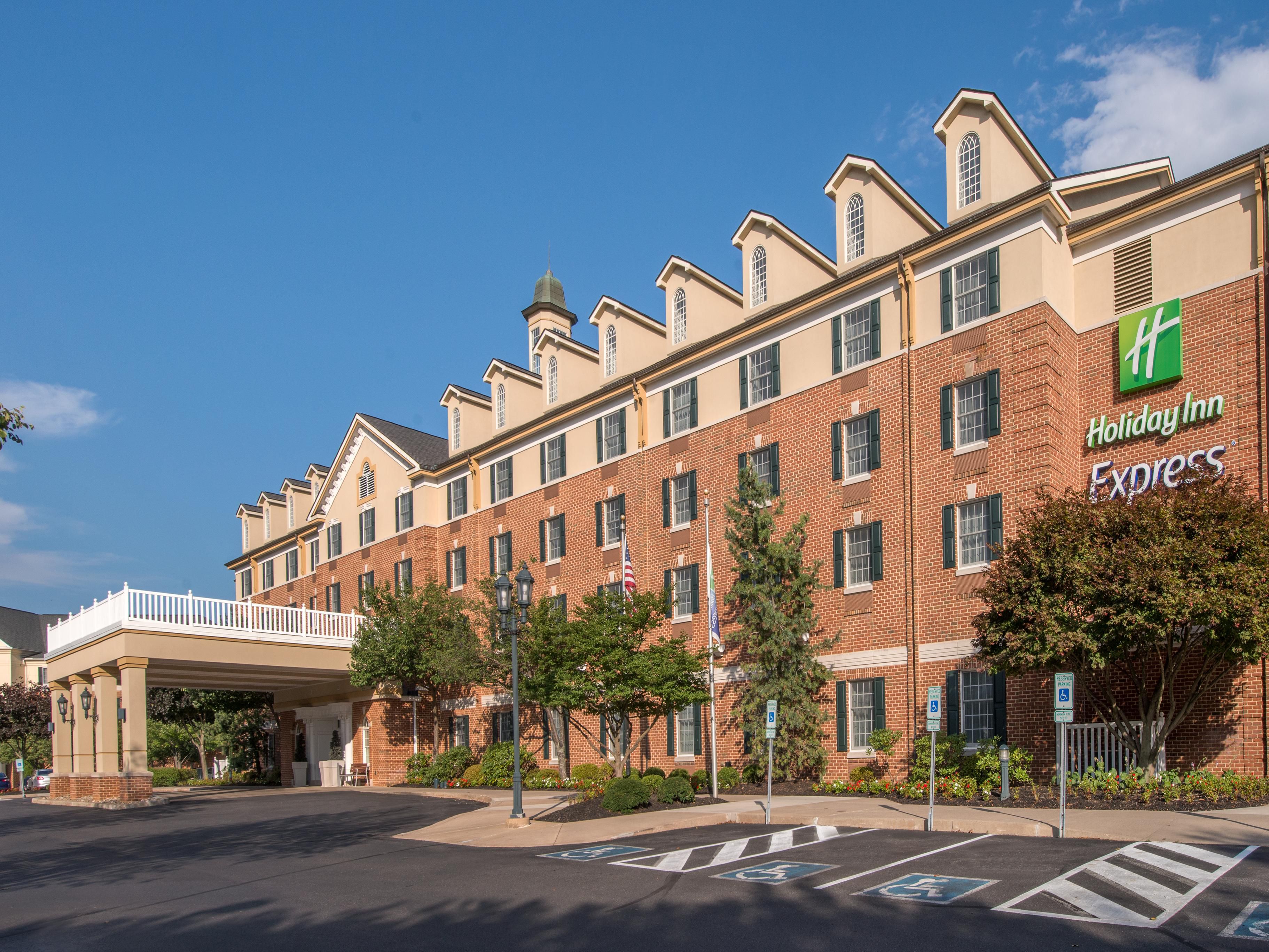 This hotel's location in State College, PA is the ultimate in convenience. We're right off I-99 in the 15.5-acre Williamsburg Square and within walking distance of great shopping, dining and more.