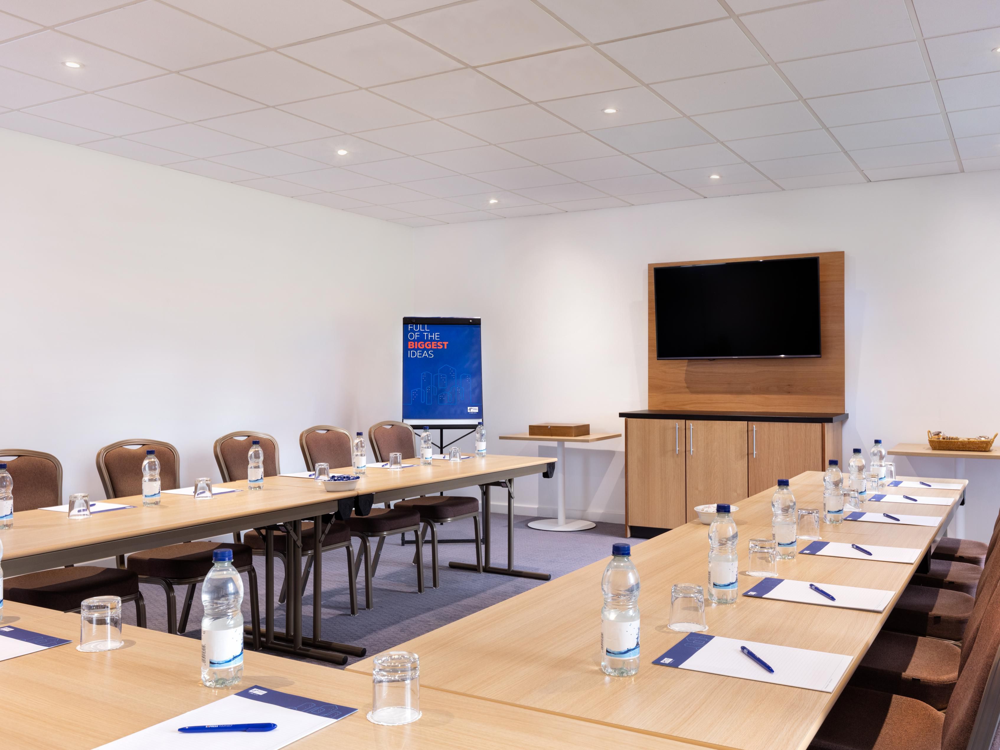 The hotel has two meeting rooms available. Our Bothwell room holds up to 10 people and our Hamilton room holds up to 30 people.