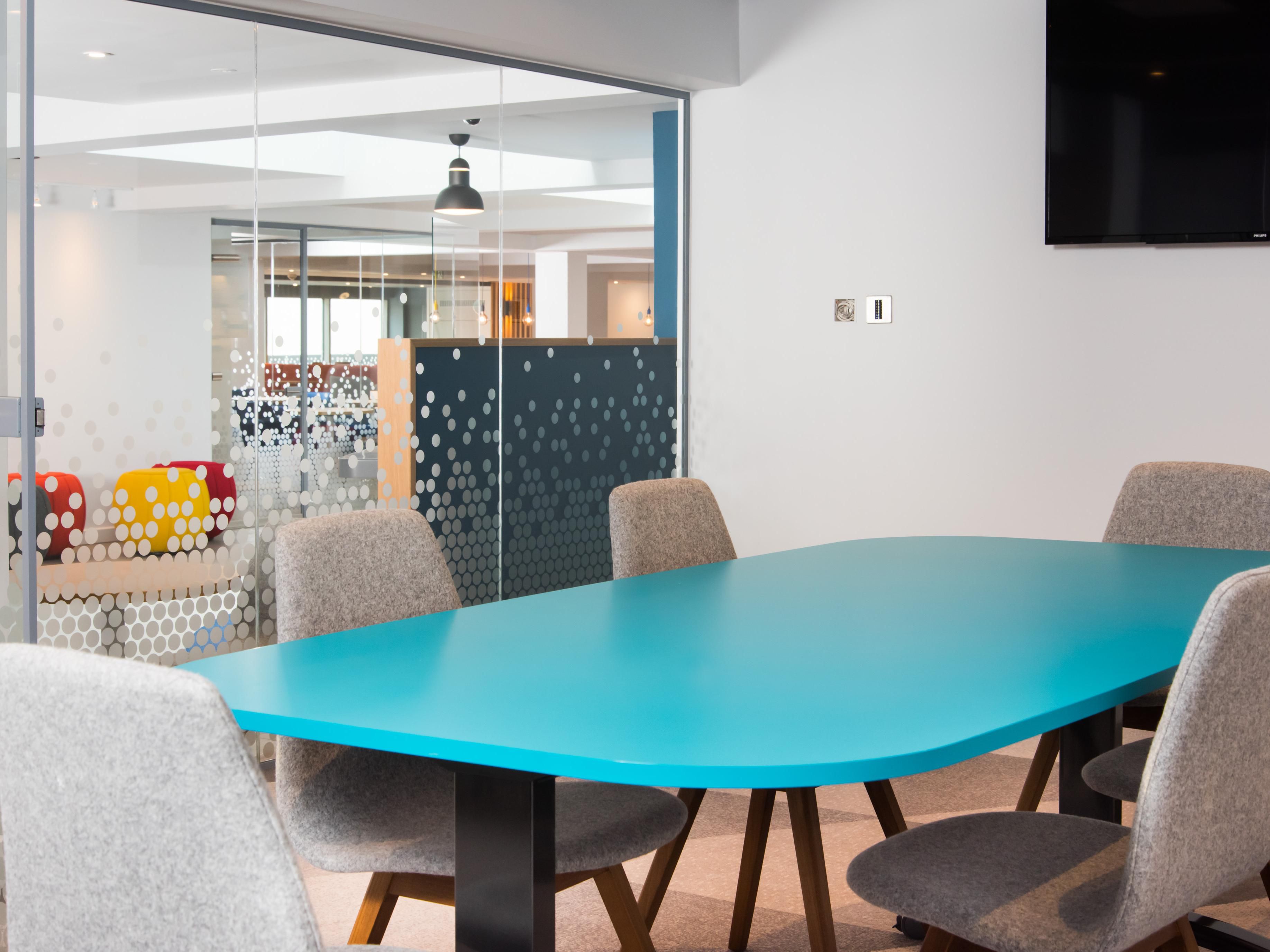 Get productive with your team in one of our many meeting rooms