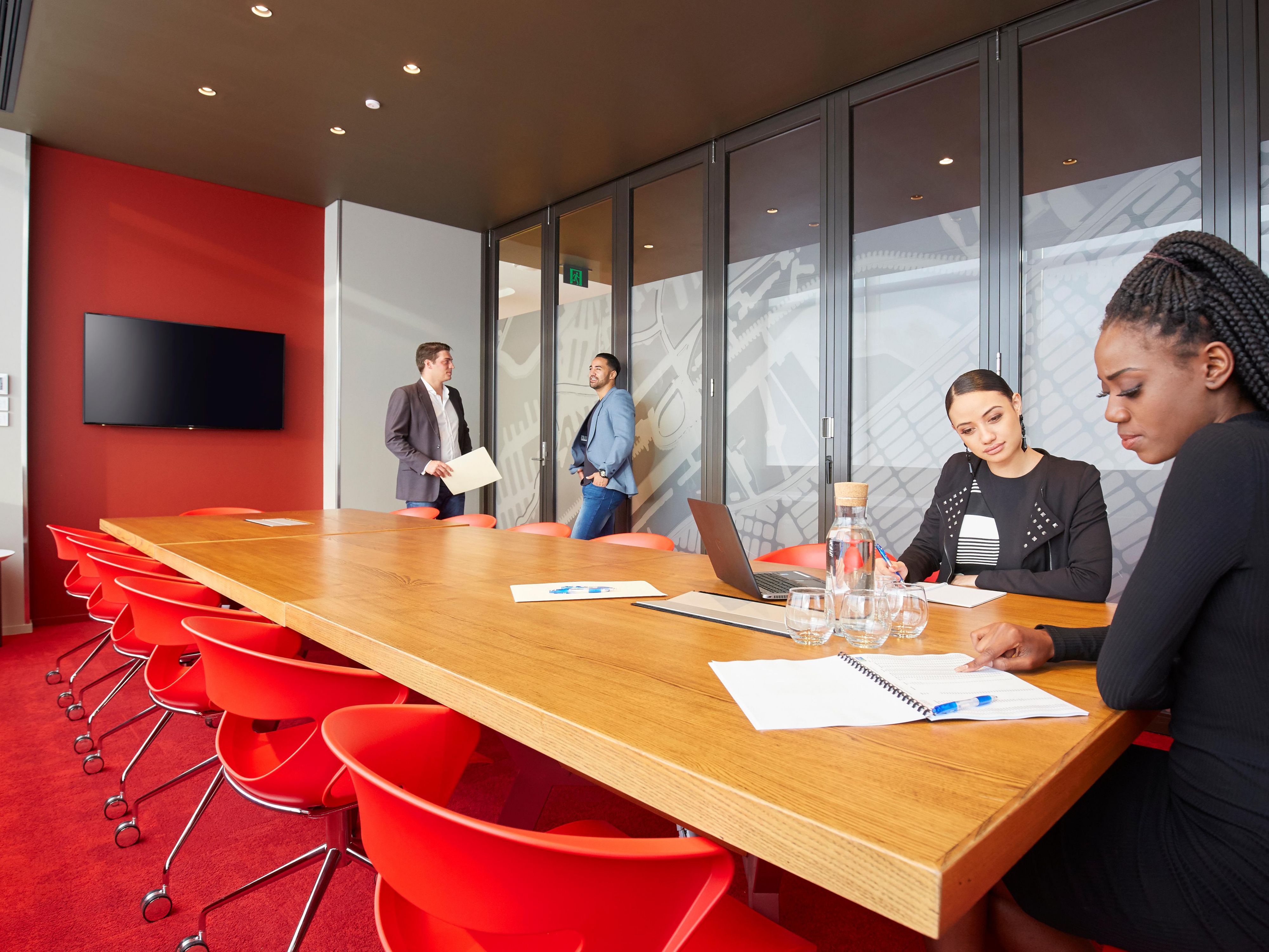 Meet smart at Holiday Inn Express Macquarie Park. From room hire to full day meetings and catering, we’ve got the perfect space for your event. Excite your guests with modern facilities and complimentary high speed Wi-Fi. Our full day and half day delegate packages offer more where it matters most.