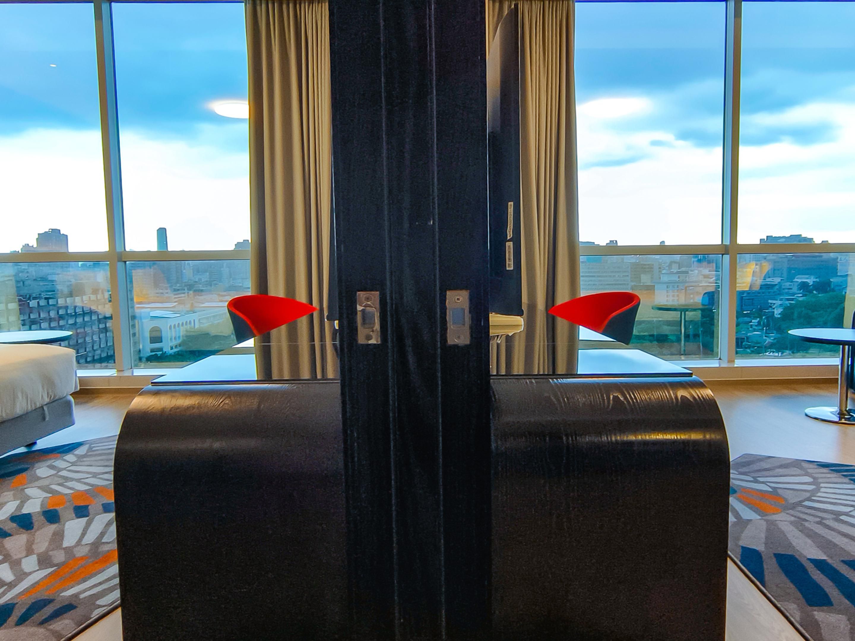 享受家庭时光的新选择！饭店提供连通房型，两个独立房间由一扇内门相连，既保证个人空间的隐私，又能随时和家人共享愉快的时光。这是家庭旅行和朋友聚会的理想选择！

每个房间都配备现代化设施，舒适床铺和免费高速Wi-Fi，让您在旅途中也能享受家的感觉，体验这独特的住宿选择，让每一次旅行都更加美好和便利！