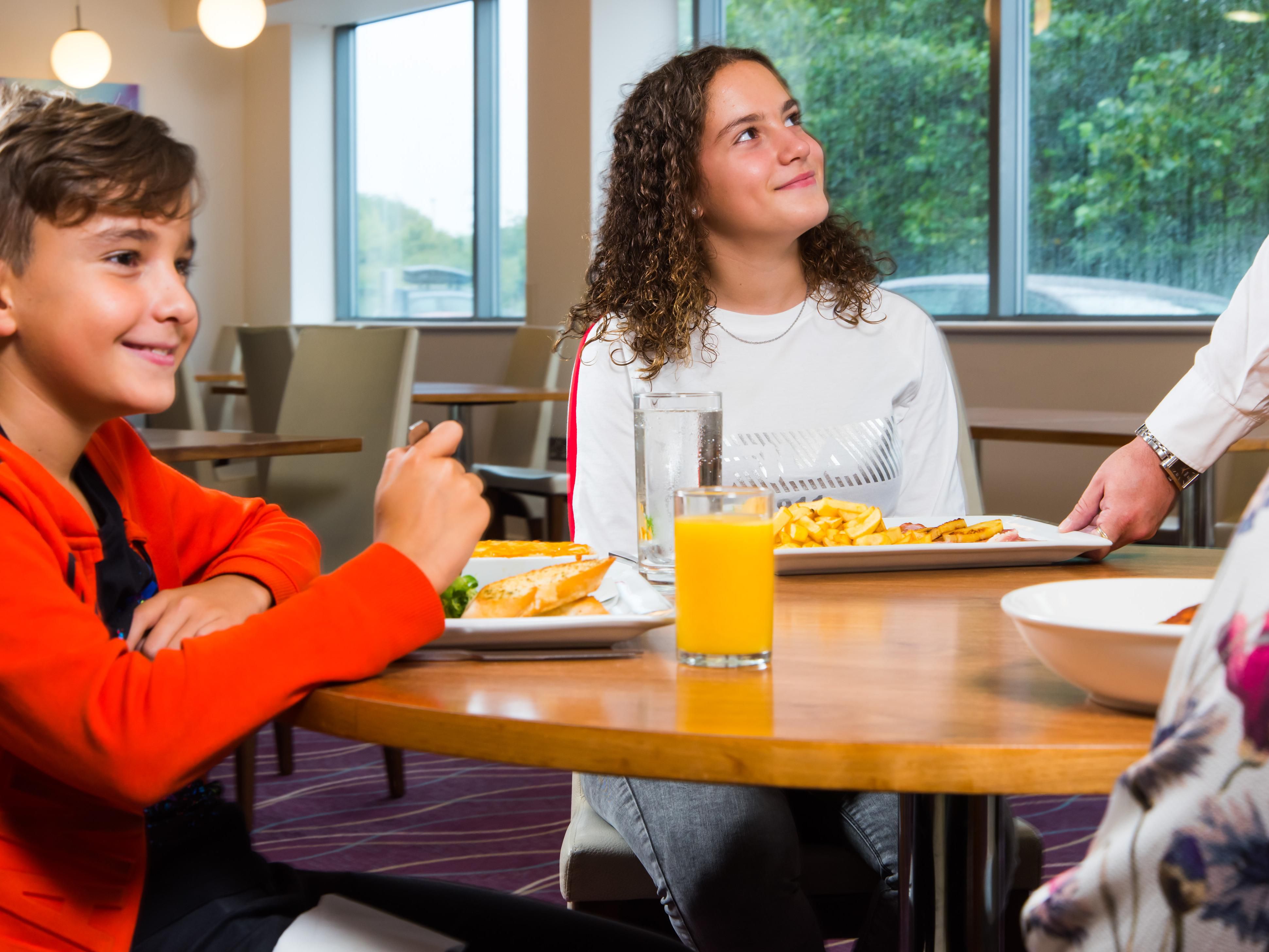 You only need to go as far as the Great Room lounge to get a great bite to eat. From quick bites to all-time classics, we got it covered! 