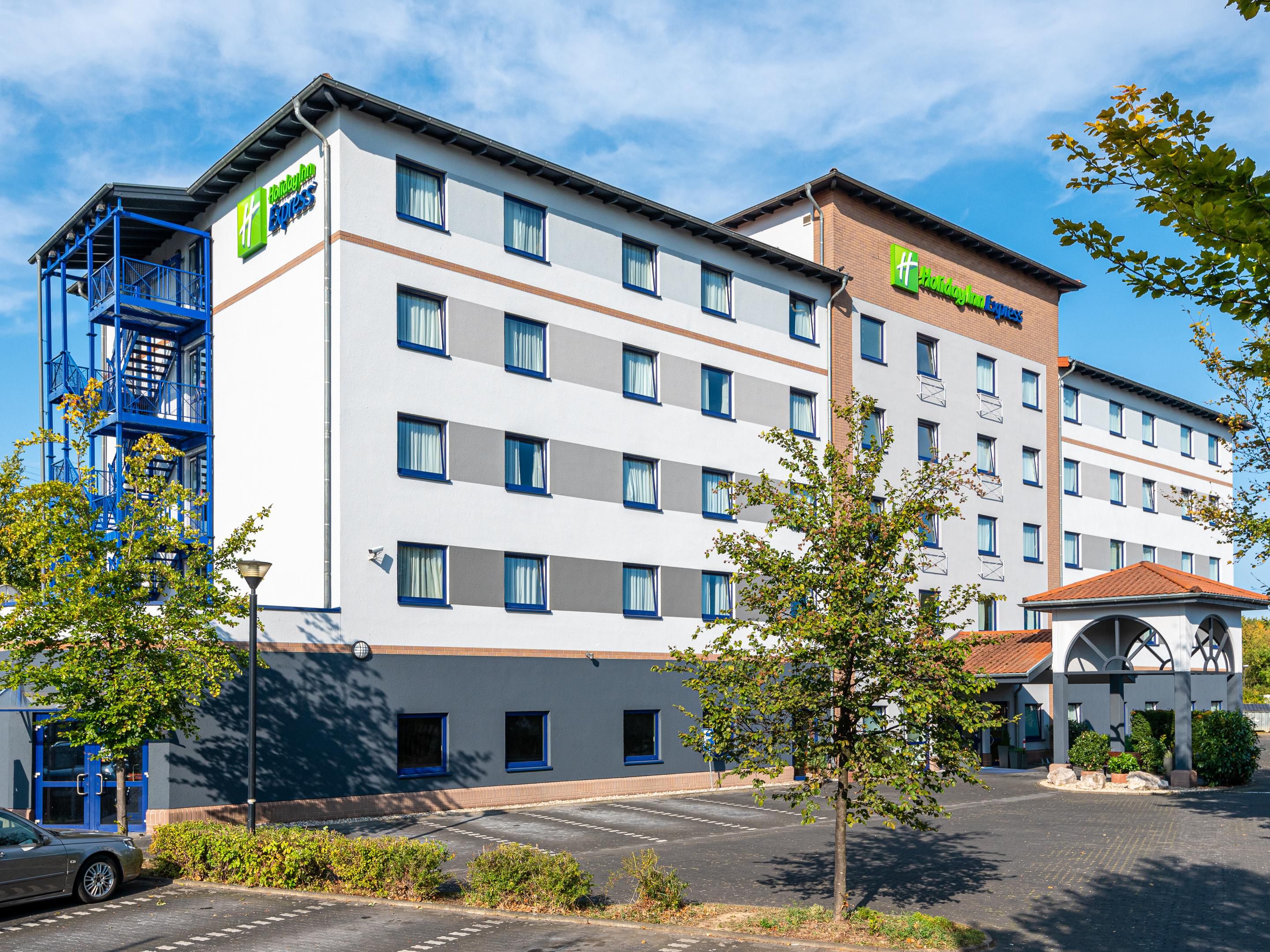 Warm Welcome to the Holiday Inn Express Cologne - Troisdorf!
