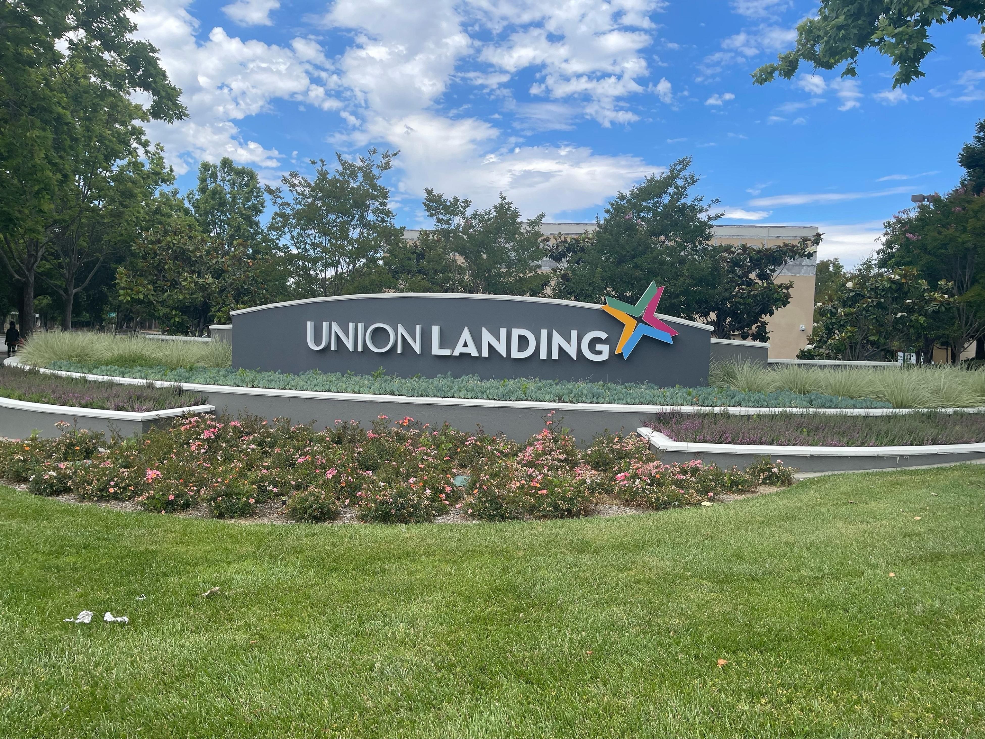 Centrally located in the East Bay, we are within walking distance of Union Landing  Shopping & Entertainment Center, Century 25 Union Landing theater, iFLY Indoor Skydiving, and Texas Roadhouse Restaurant. Enjoy easy access to the AC Transit Terminal and Union City BART Station for transportation to Oakland and San Francisco Airports.