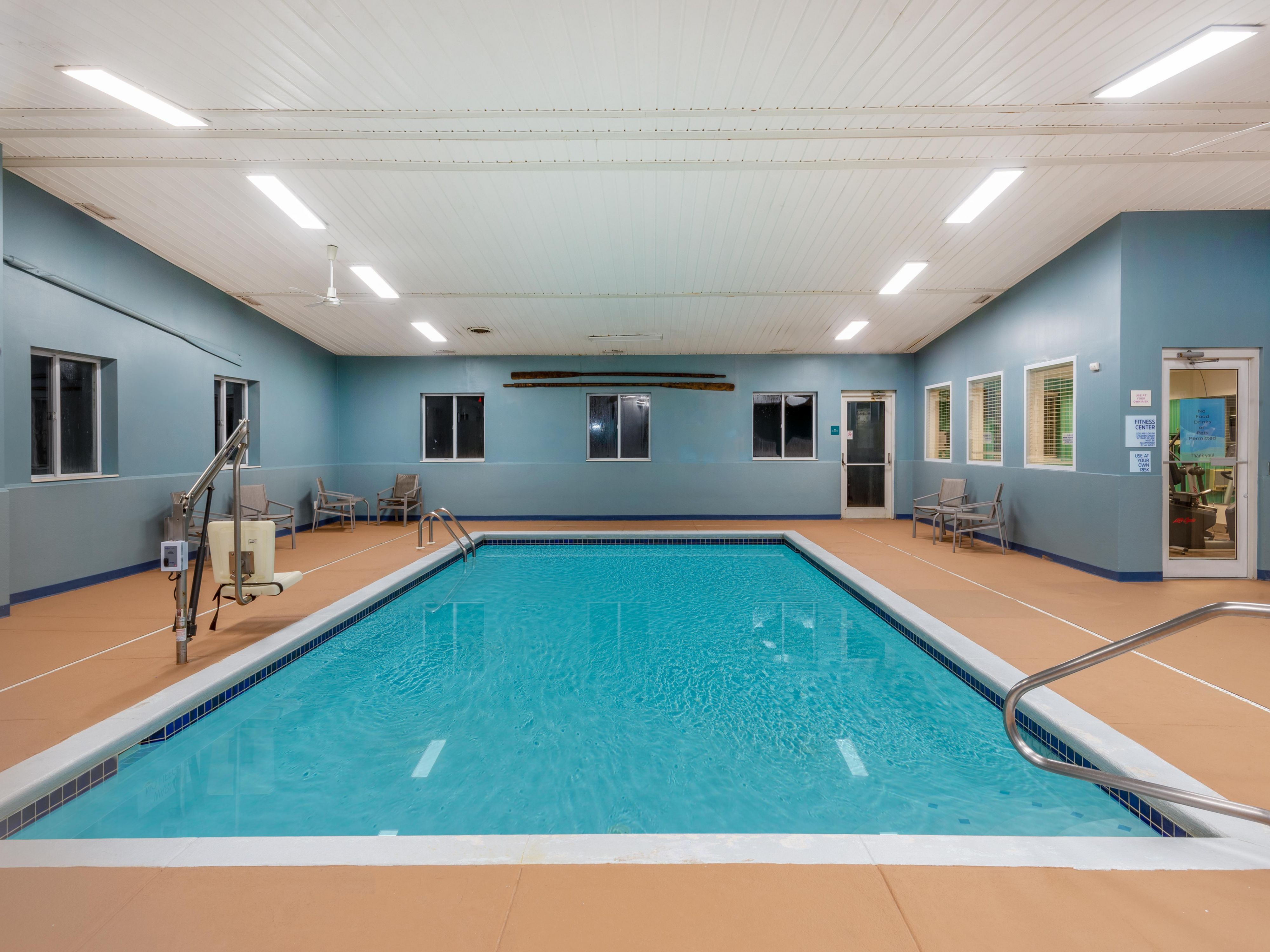 Dive into our heated indoor pool in Vermilion, OH. Open daily from 5:30 AM to 11:00 PM, our pool area is your perfect escape for relaxation and excitement during your stay. 