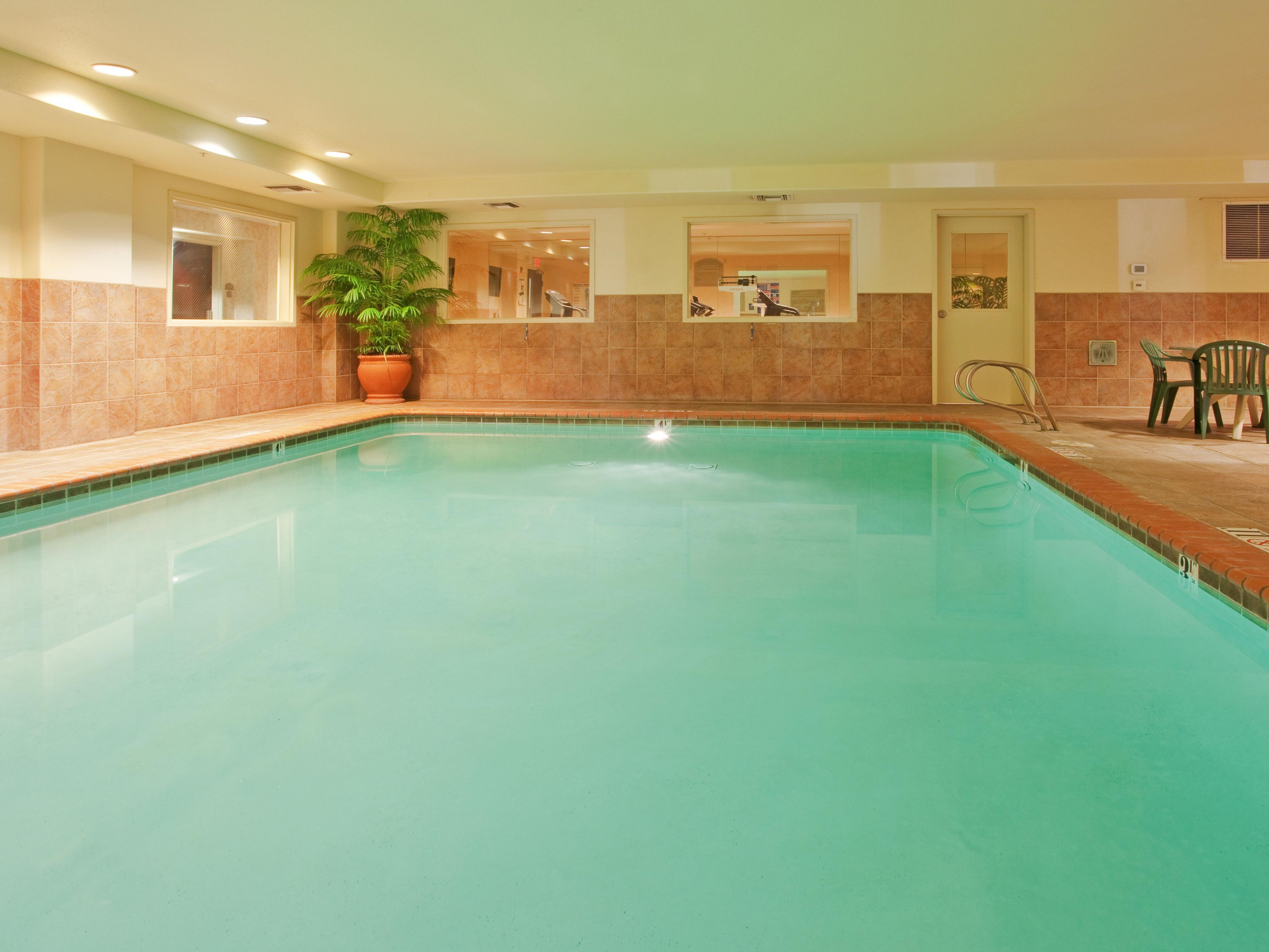 Holiday Inn Express Woodland Indoor Swimming Pool