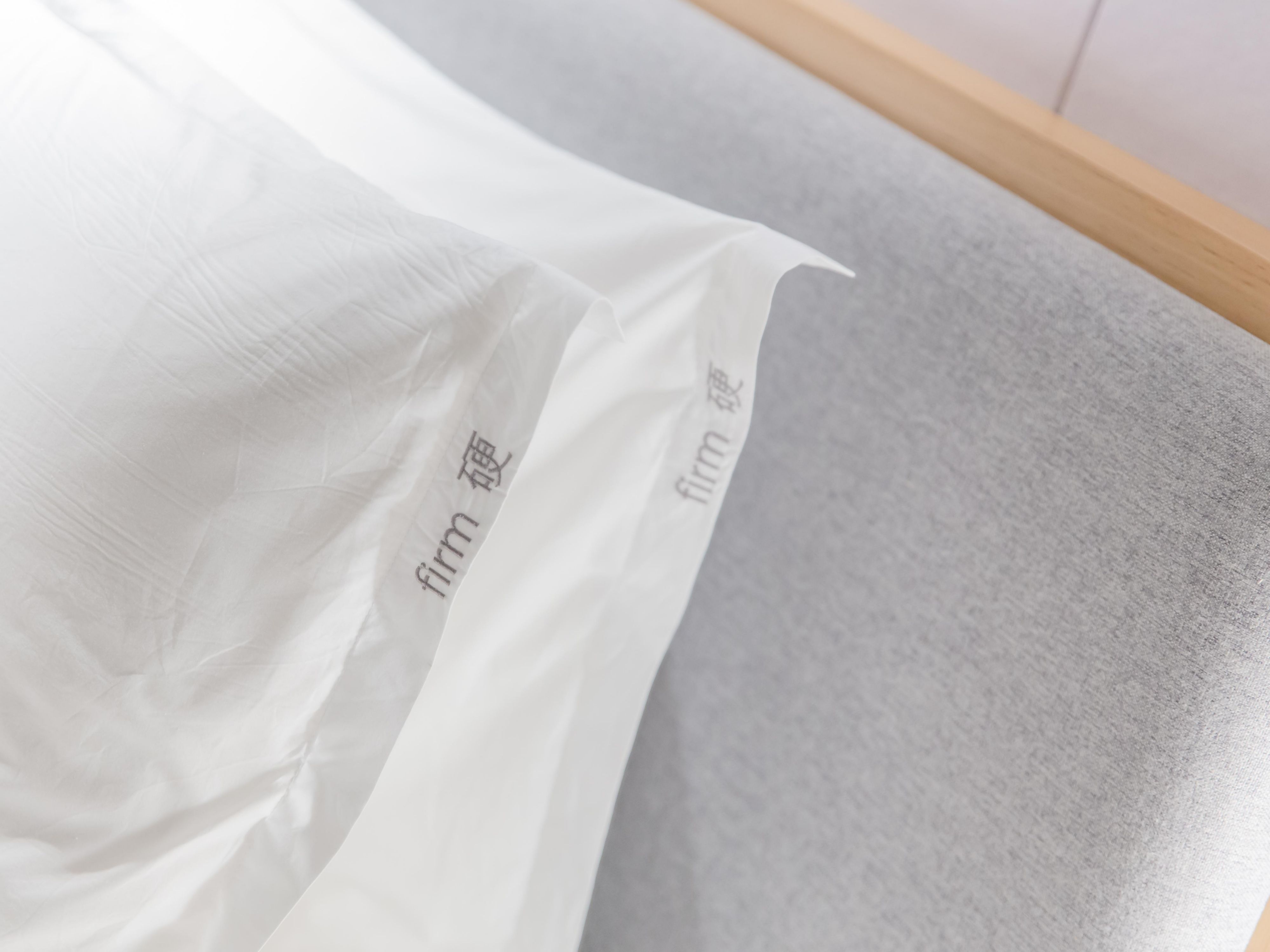 Soft and hard double pillow, more in line with your sleep needs.