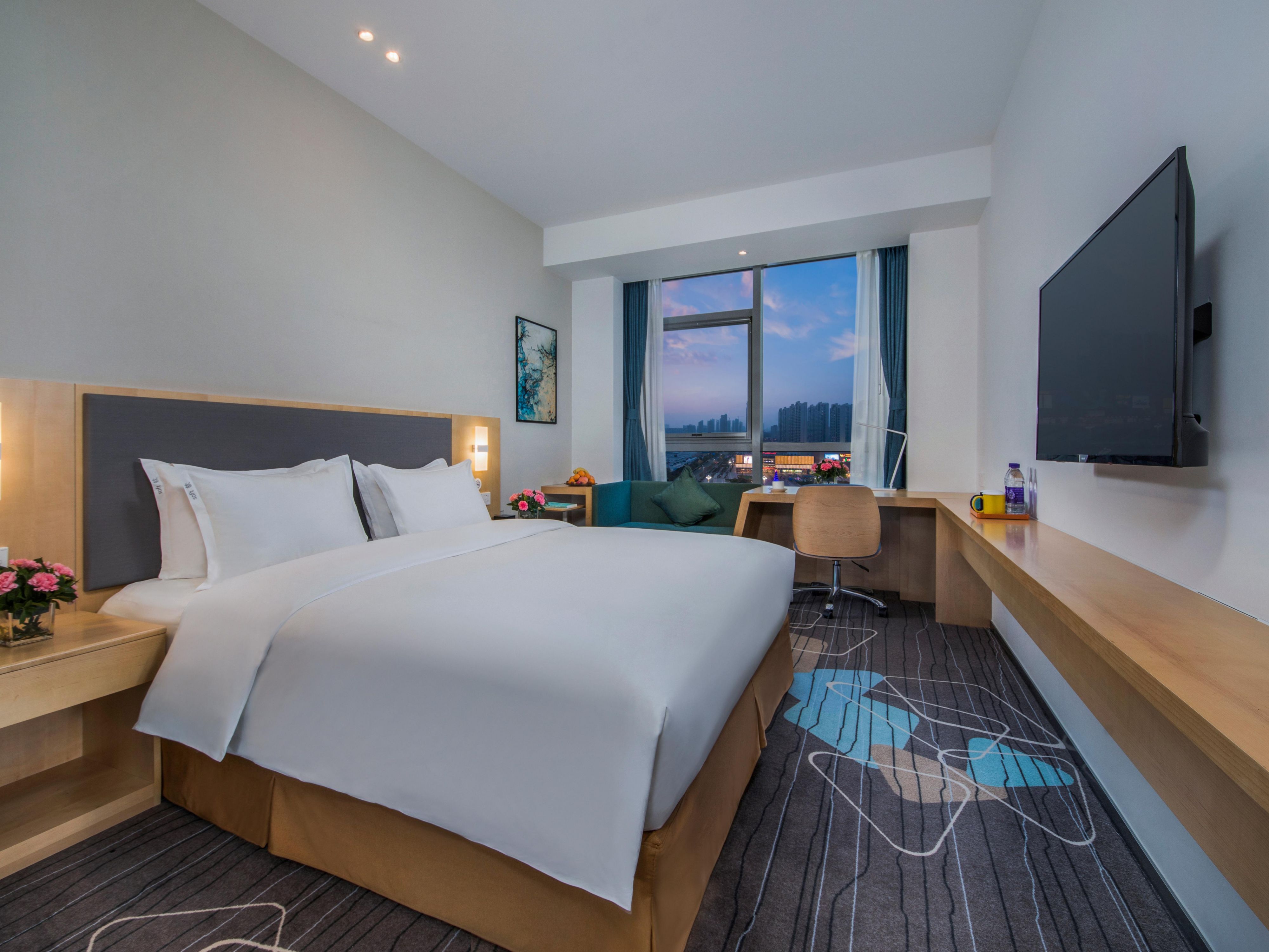 1 King Standard Extra Floor Space