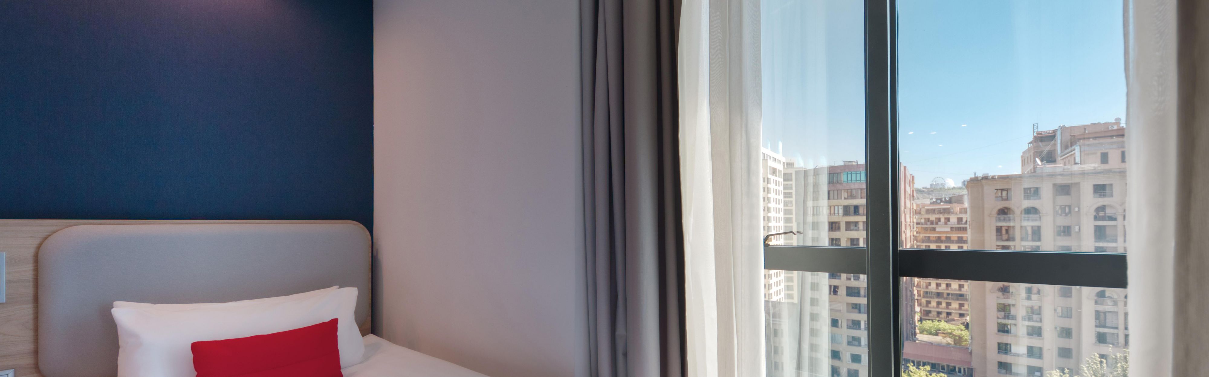 Twin Room to the park view